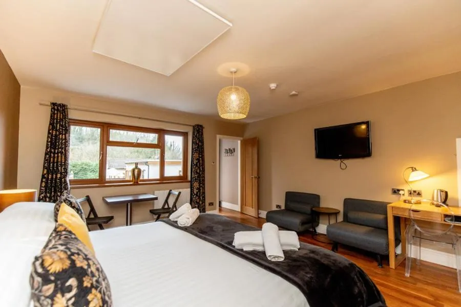 Photo of the whole room, Bed in The Gower Hotel