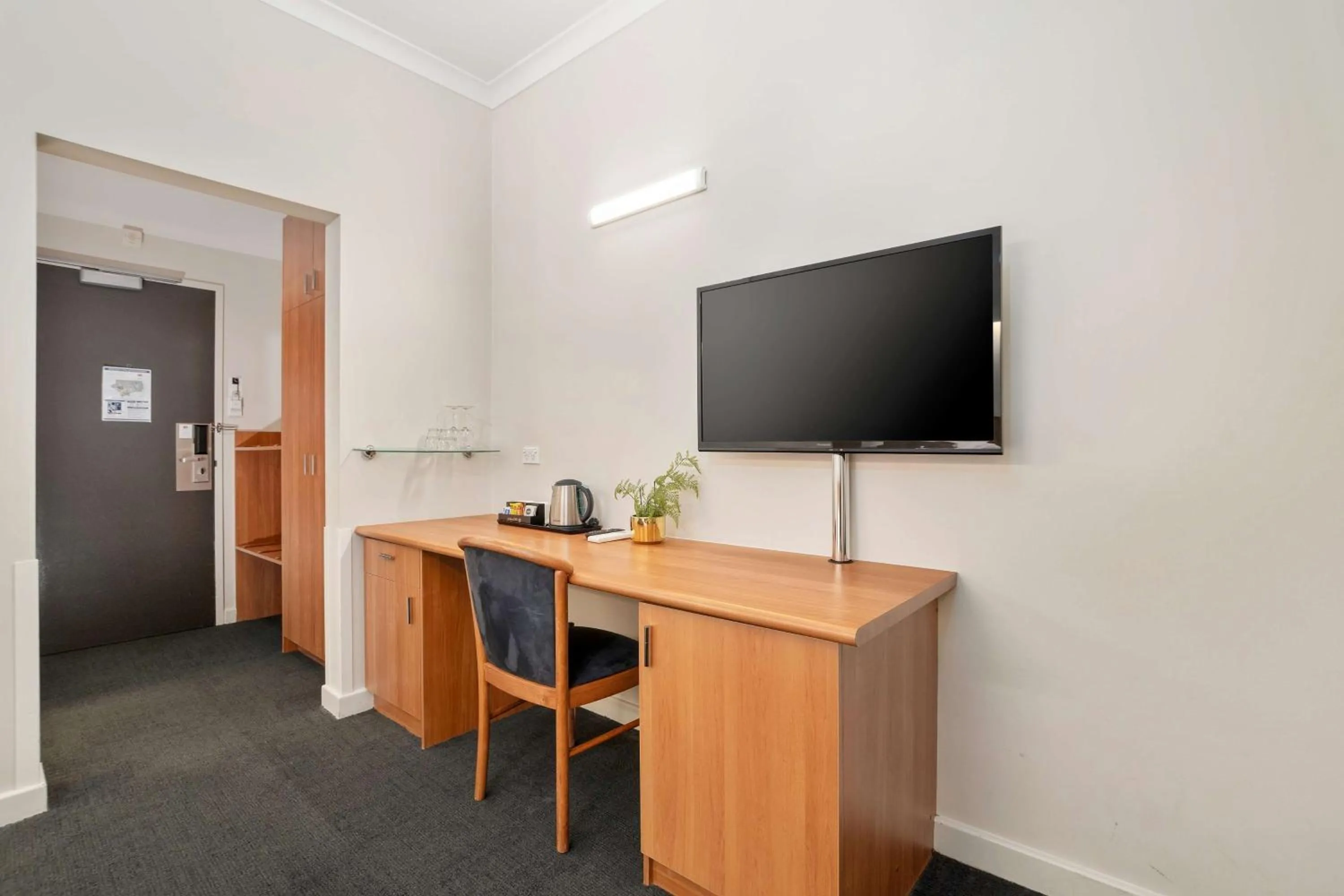 TV and multimedia in Metro Hotel Perth City