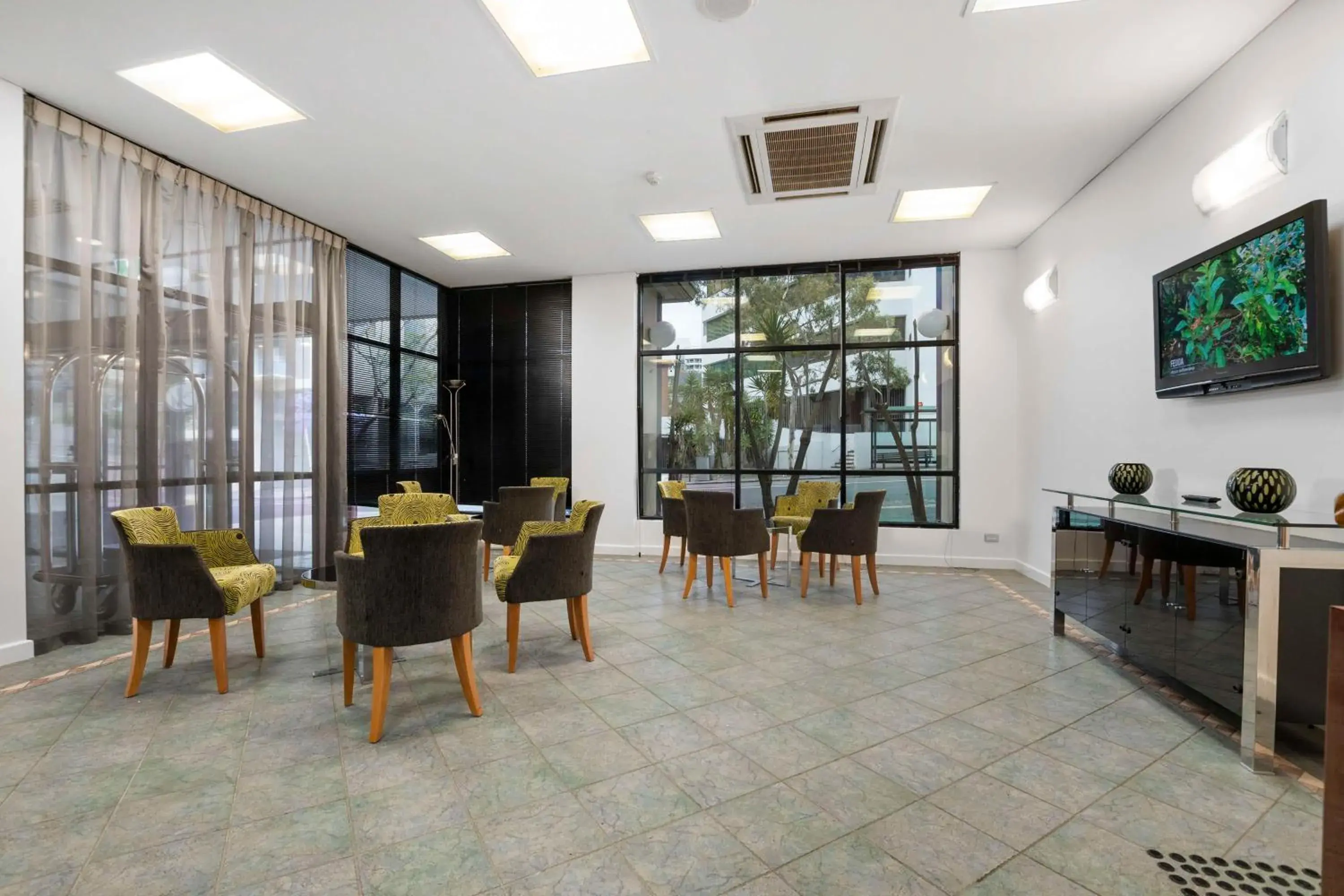 Lobby or reception in Metro Hotel Perth City Lobby or reception in Metro Hotel Perth City