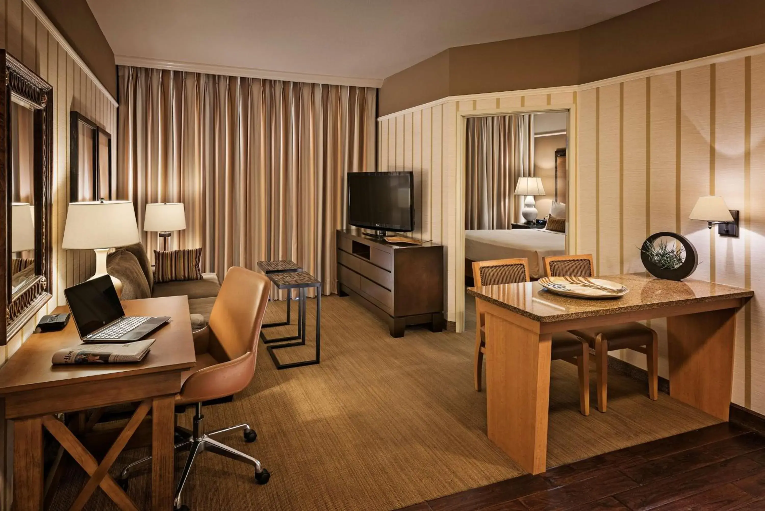 Living room in Sonesta Suites Scottsdale Gainey Ranch Living room in Sonesta Suites Scottsdale Gainey Ranch