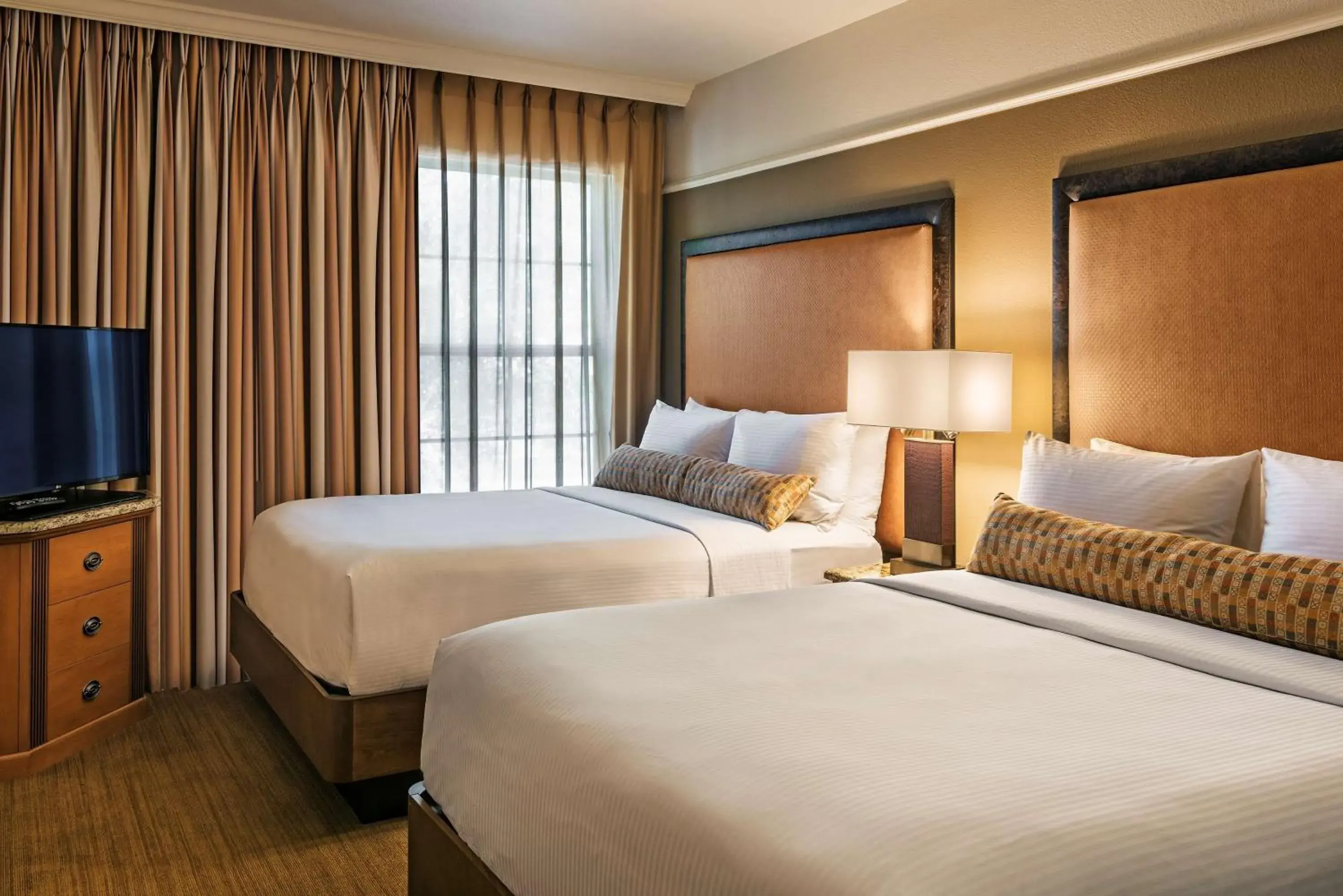 Photo of the whole room, Bed in Sonesta Suites Scottsdale Gainey Ranch Photo of the whole room, Bed in Sonesta Suites Scottsdale Gainey Ranch