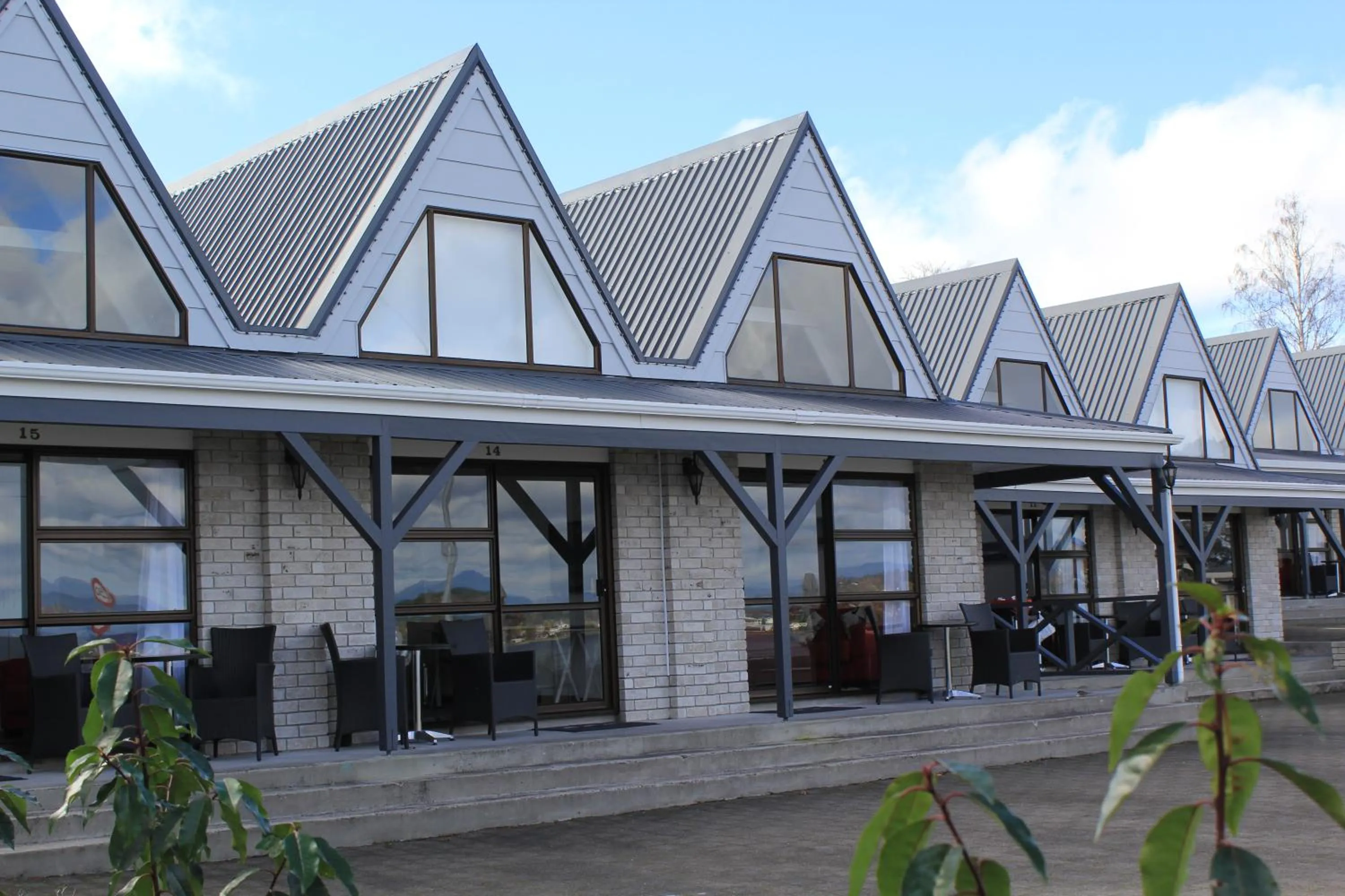 Facade/entrance in Gables Lakefront Resort
