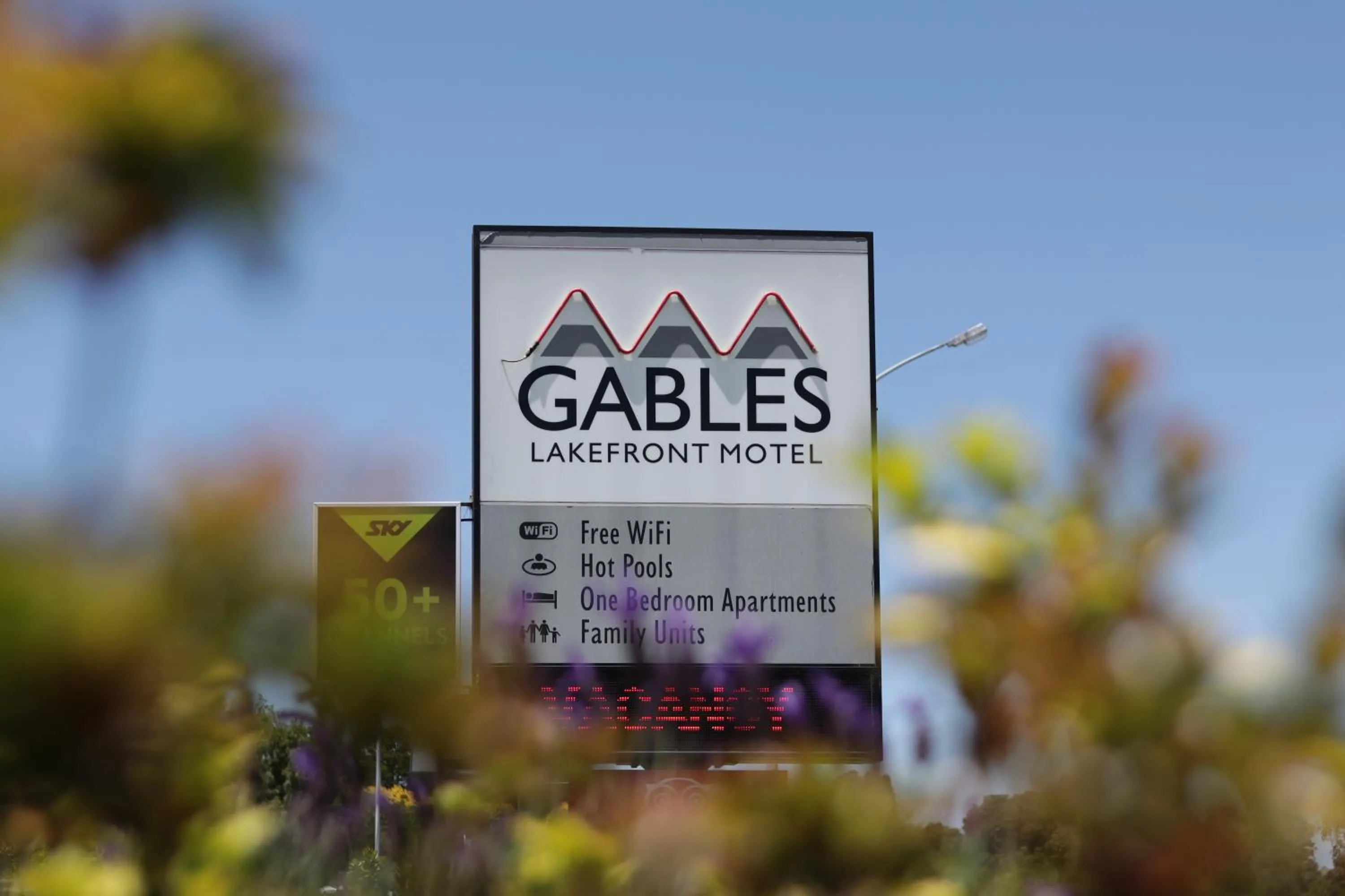 Logo/Certificate/Sign in Gables Lakefront Resort