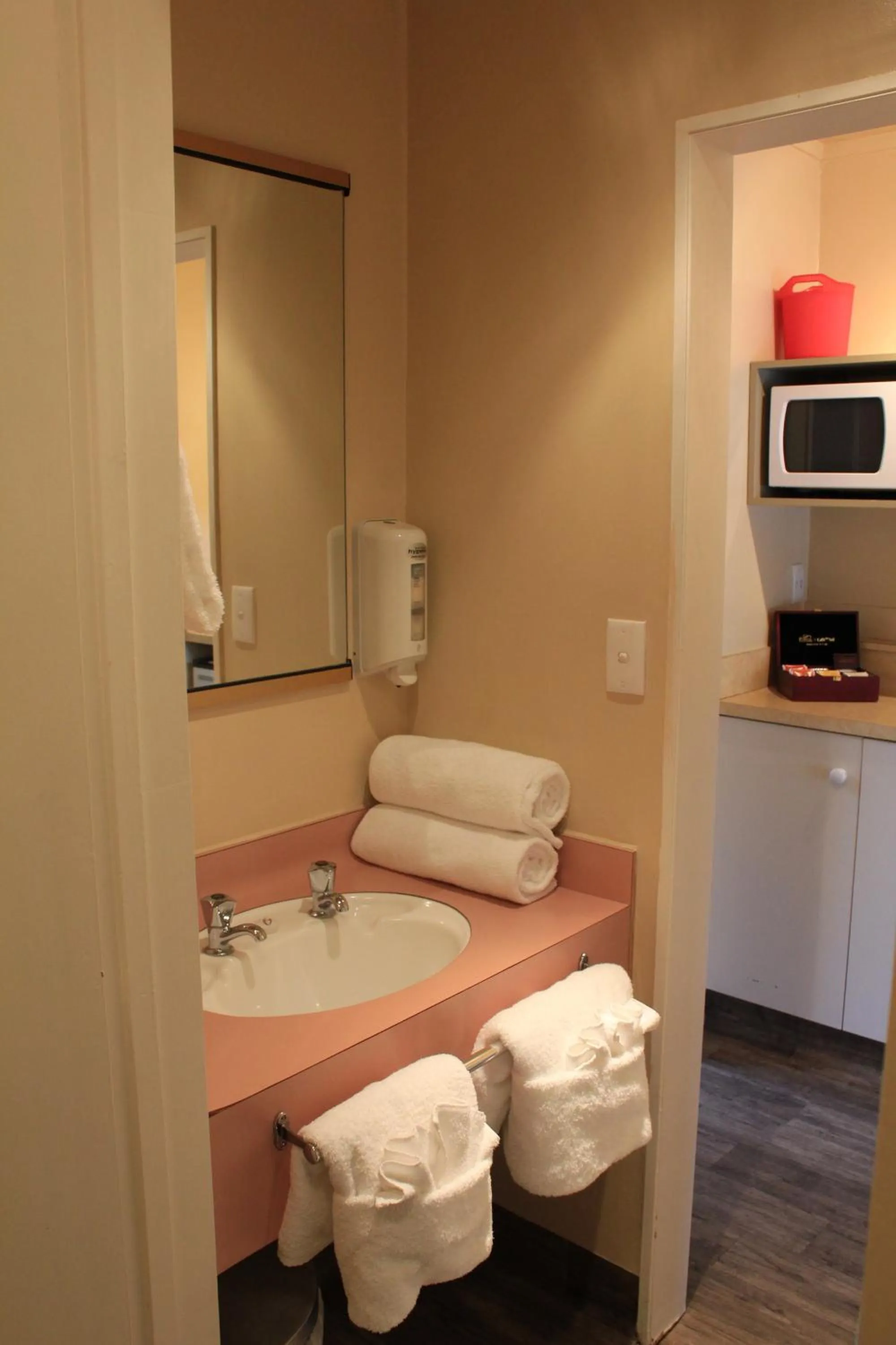 Bathroom in Chelmswood Motel Taupo