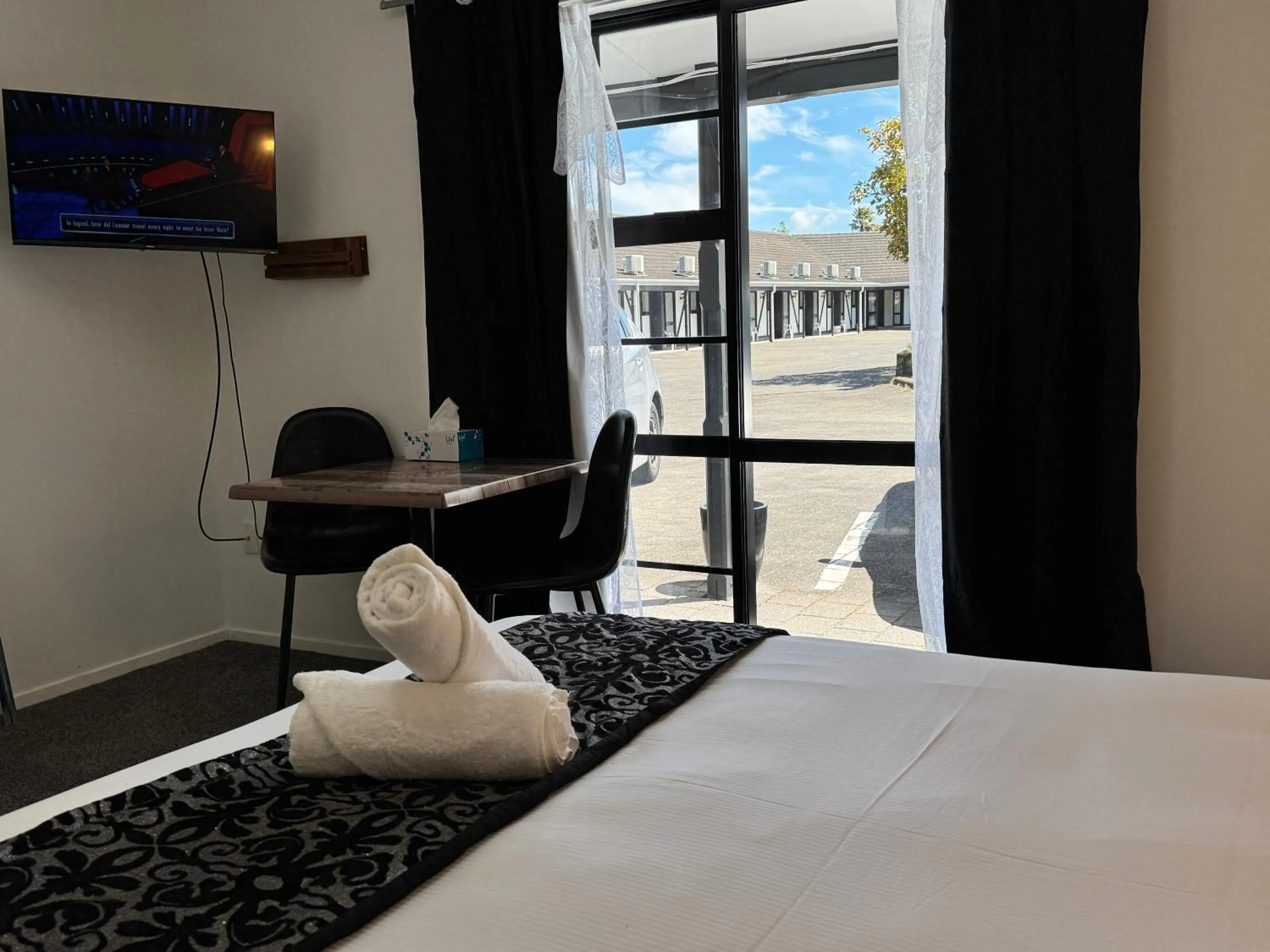 View (from property/room), Bed in Chelmswood Motel Taupo