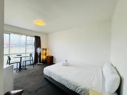 Bedroom, Bed in Chelmswood Motel Taupo