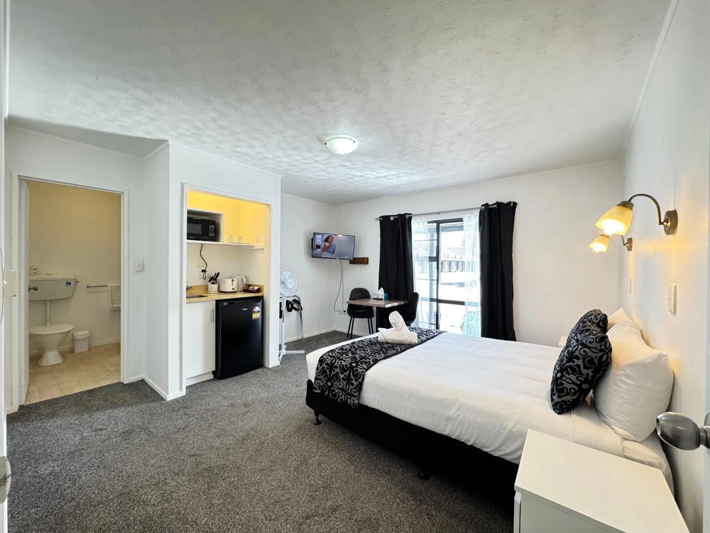 Bedroom, Bed in Chelmswood Motel Taupo