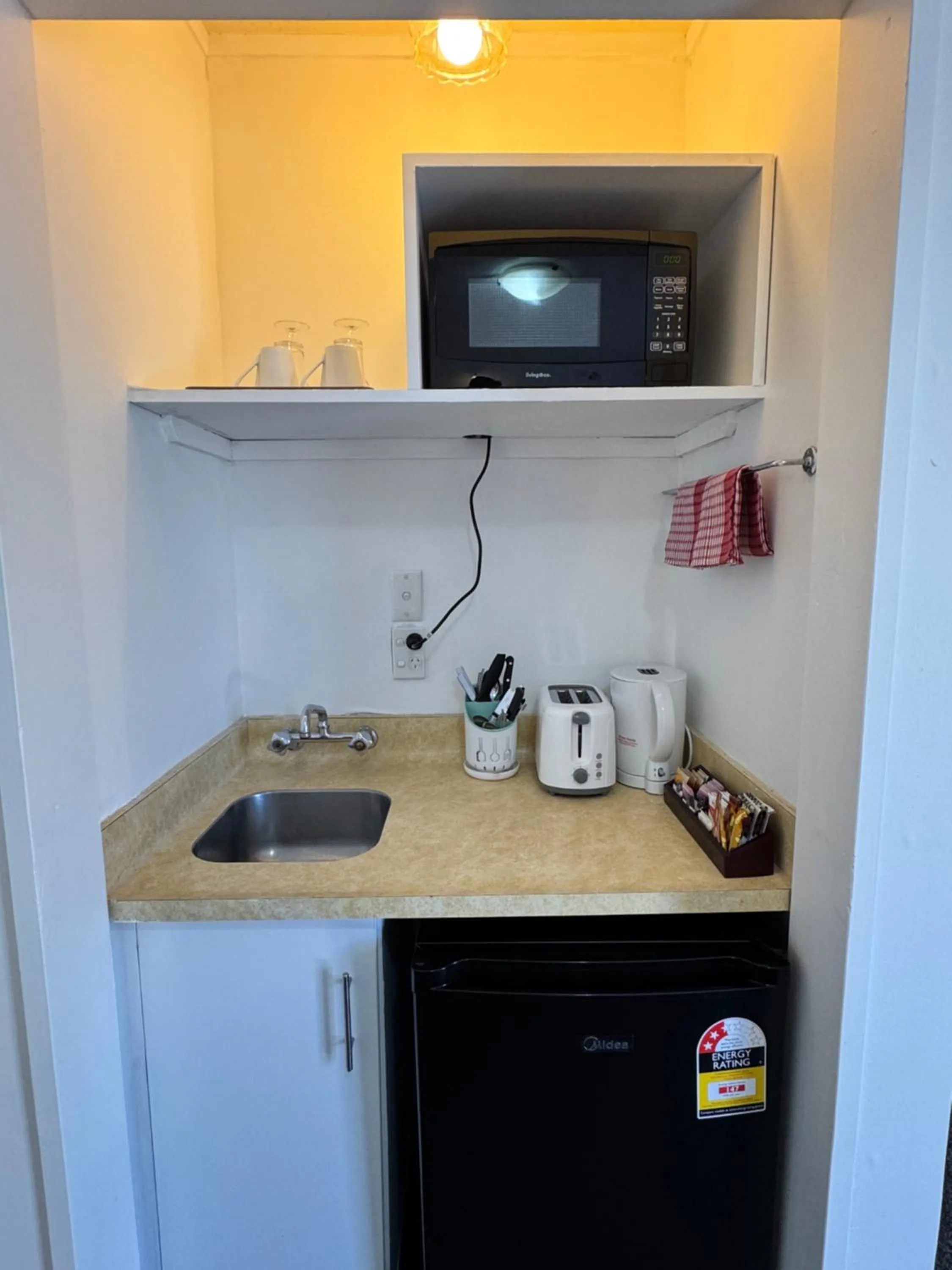Kitchen or kitchenette in Chelmswood Motel Taupo