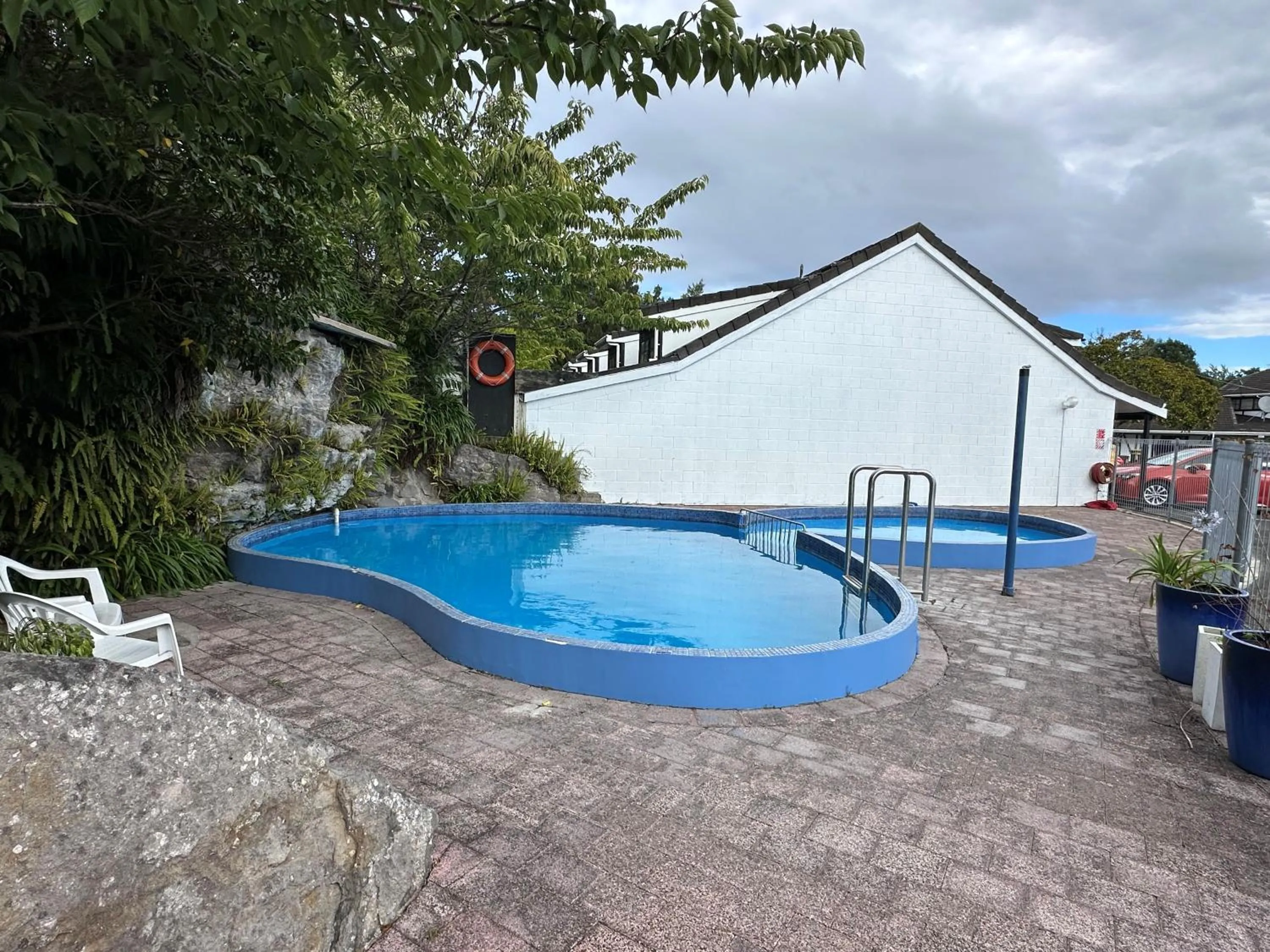 Swimming pool in Chelmswood Motel Taupo