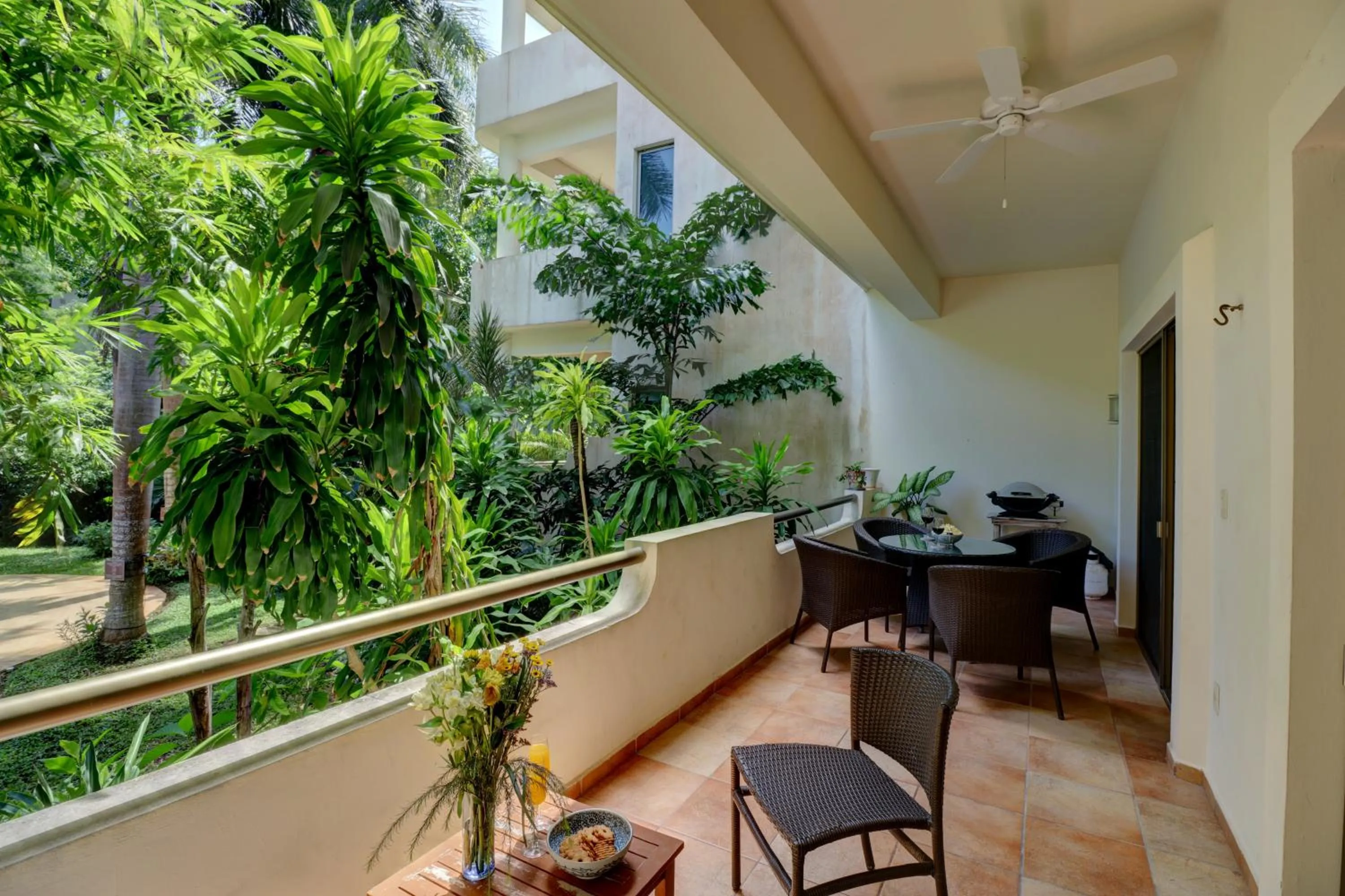 Spring in Riviera Maya Suites