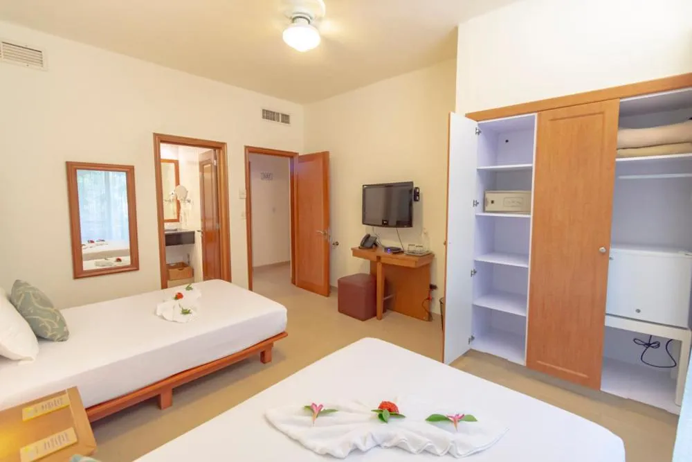 TV and multimedia, Bed in Riviera Maya Suites