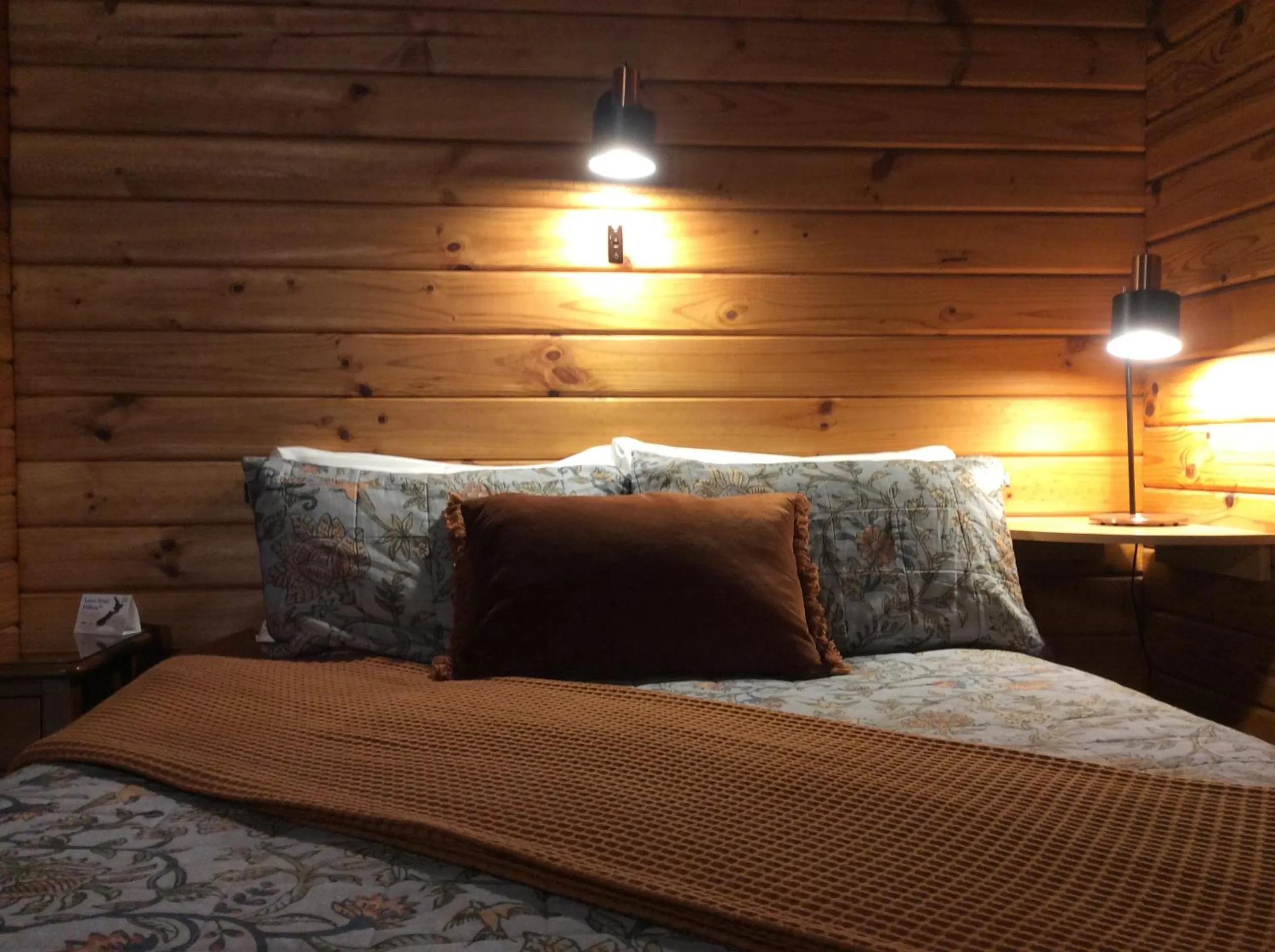 Bed in Alpine Lodge Motel