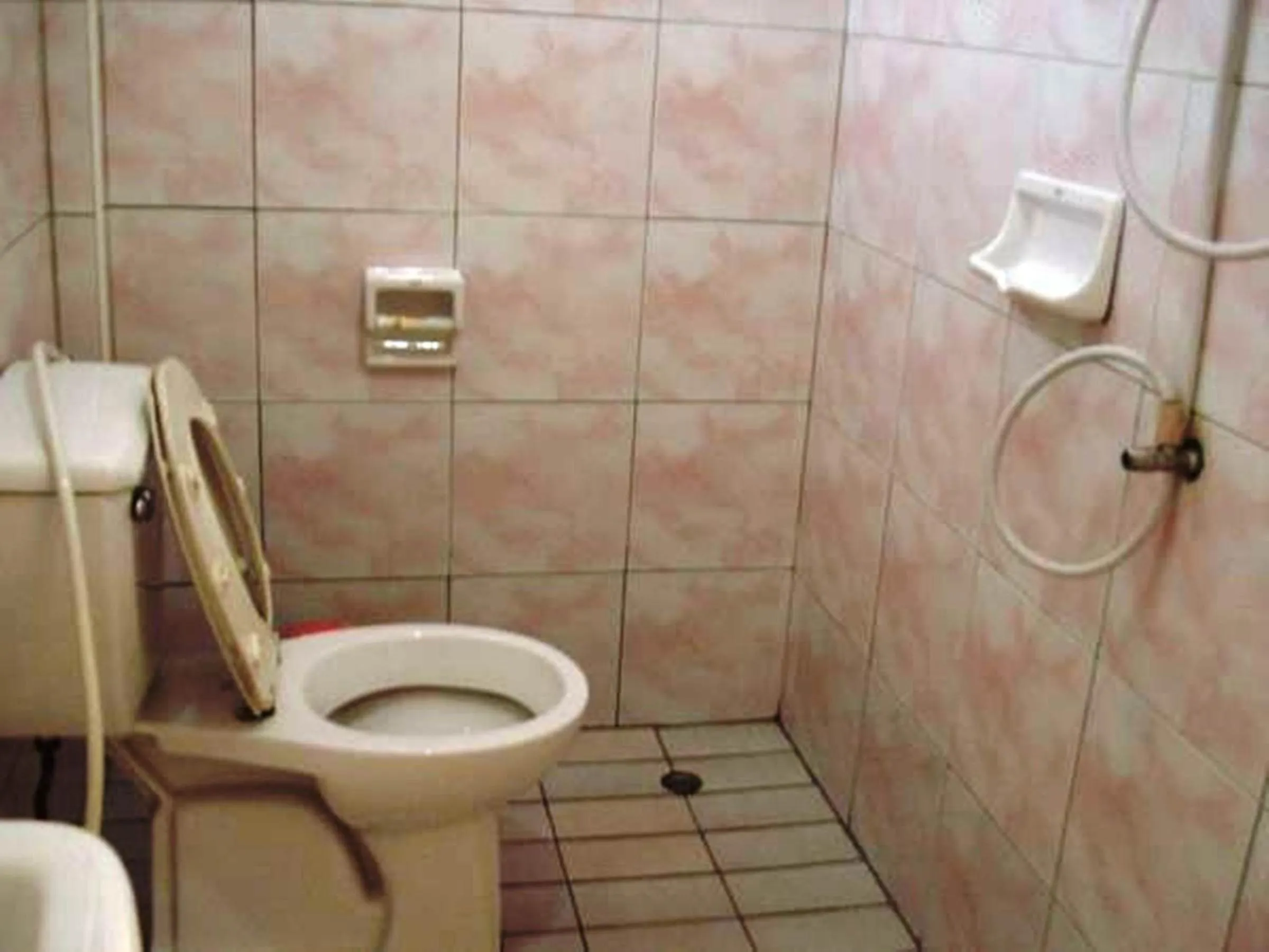 Toilet in Baan Bua Guest House