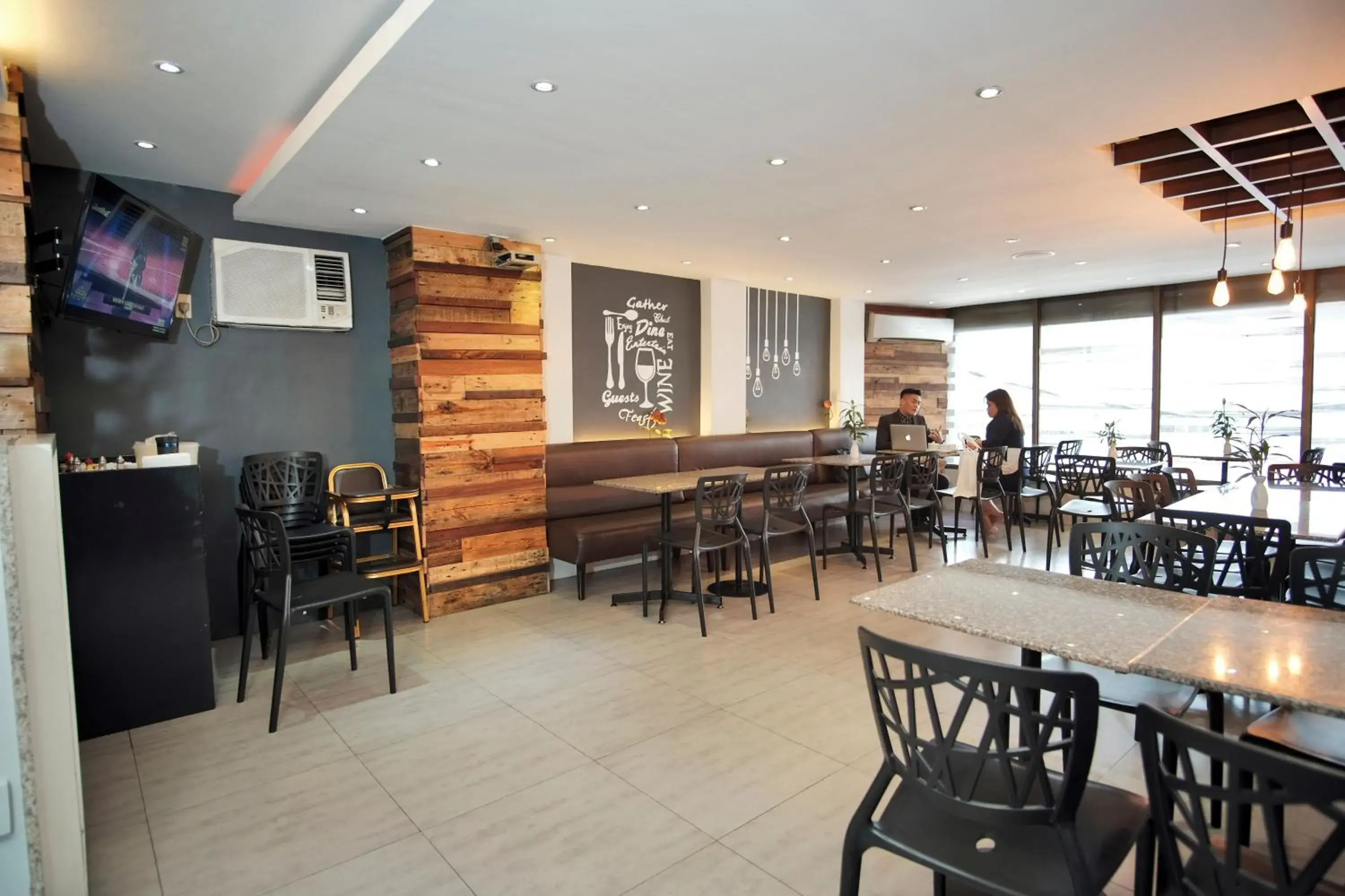 Restaurant/places to eat in Fersal Hotel - P. Tuazon Cubao Restaurant/places to eat in Fersal Hotel - P. Tuazon Cubao