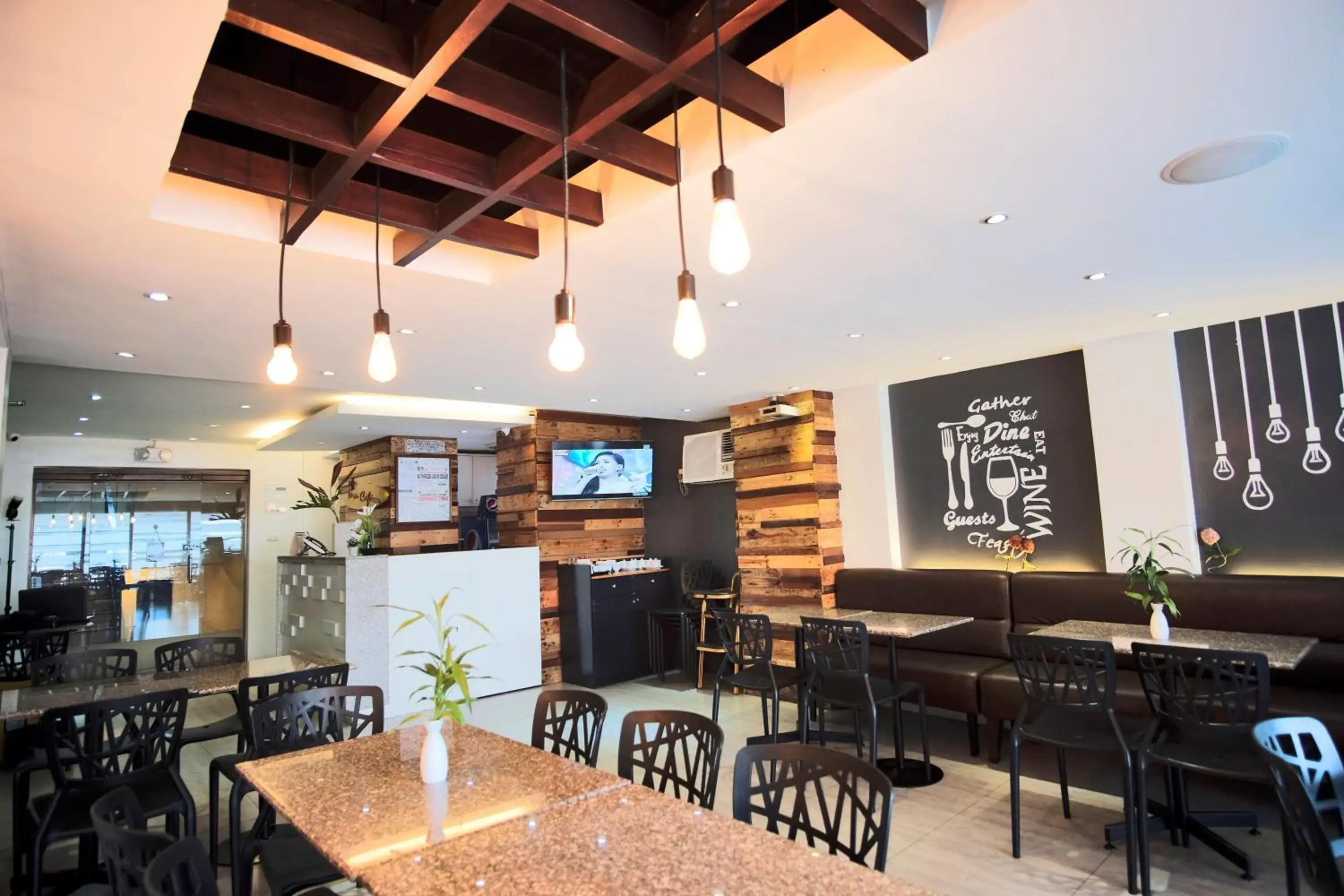 Restaurant/places to eat in Fersal Hotel - P. Tuazon Cubao Restaurant/places to eat in Fersal Hotel - P. Tuazon Cubao