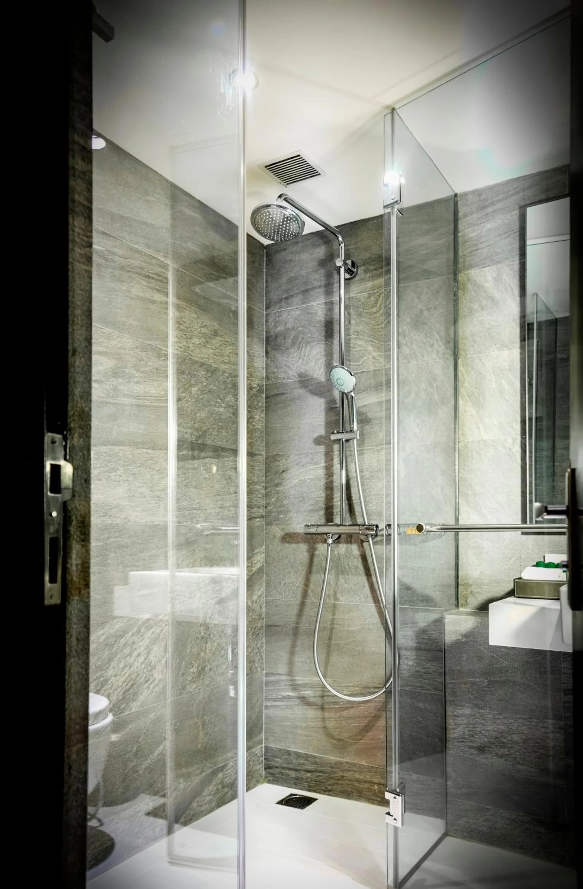 Shower in Rodas An Ecotel Hotel
