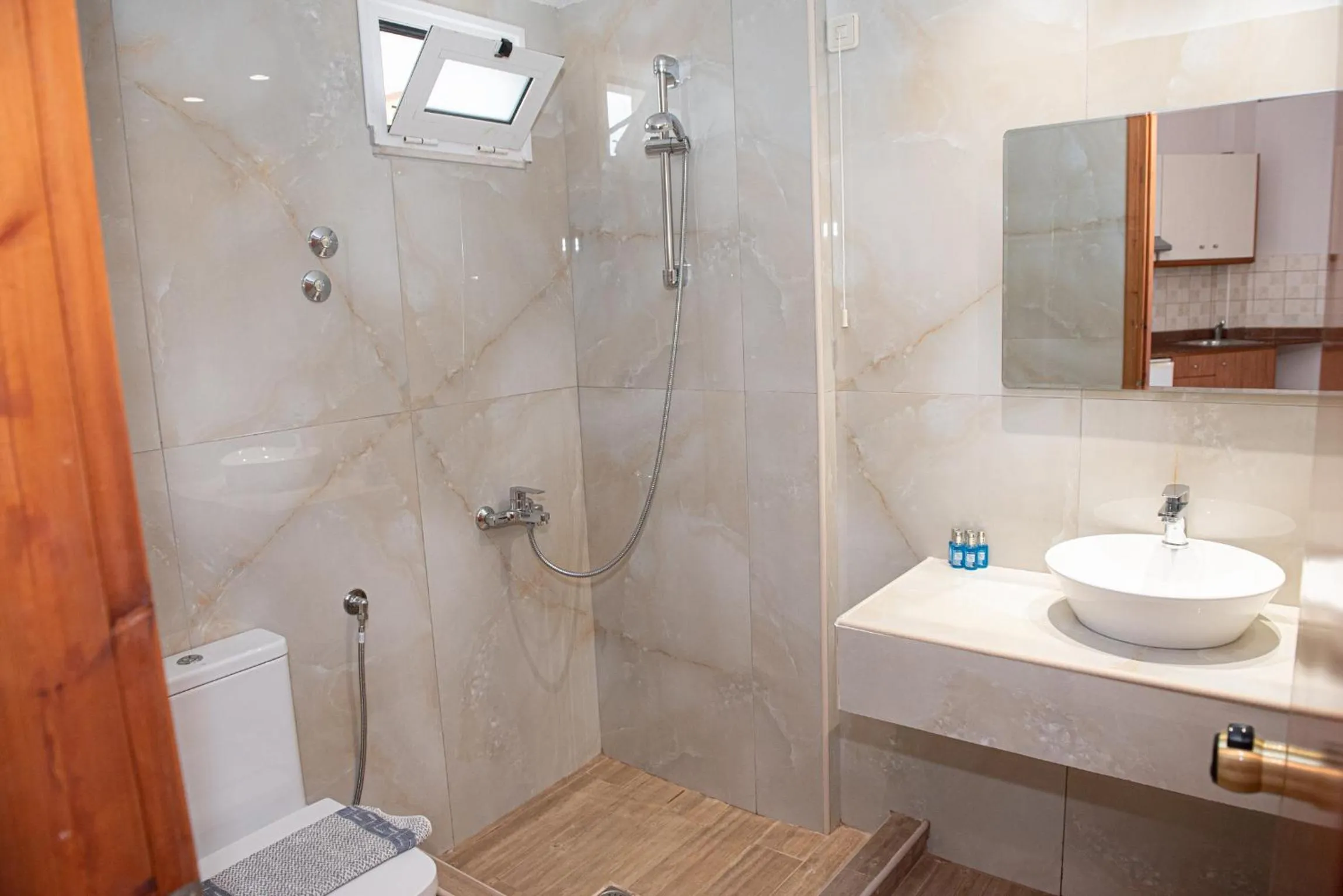 Bathroom in Danelis Studios & Apartments