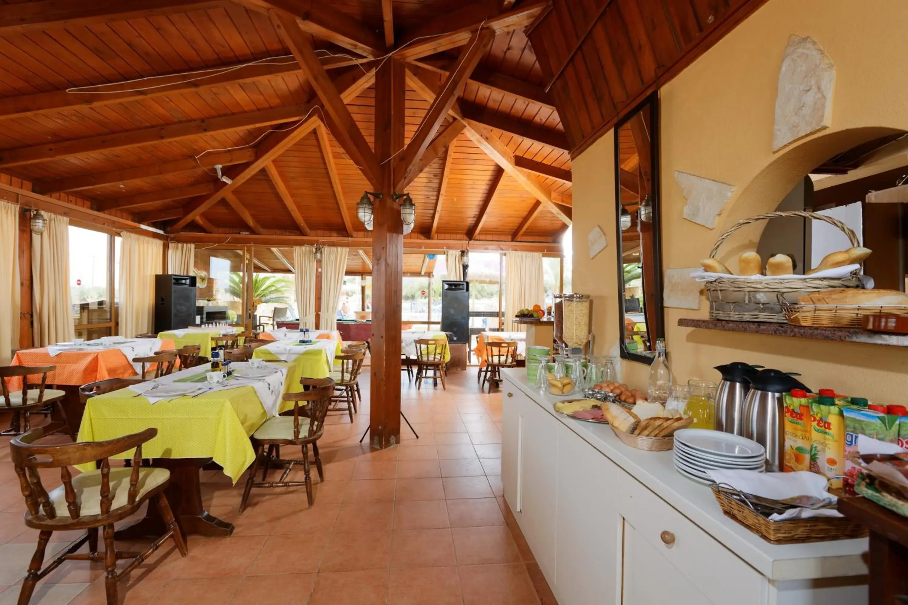 Restaurant/places to eat in Danelis Studios & Apartments Restaurant/places to eat in Danelis Studios & Apartments