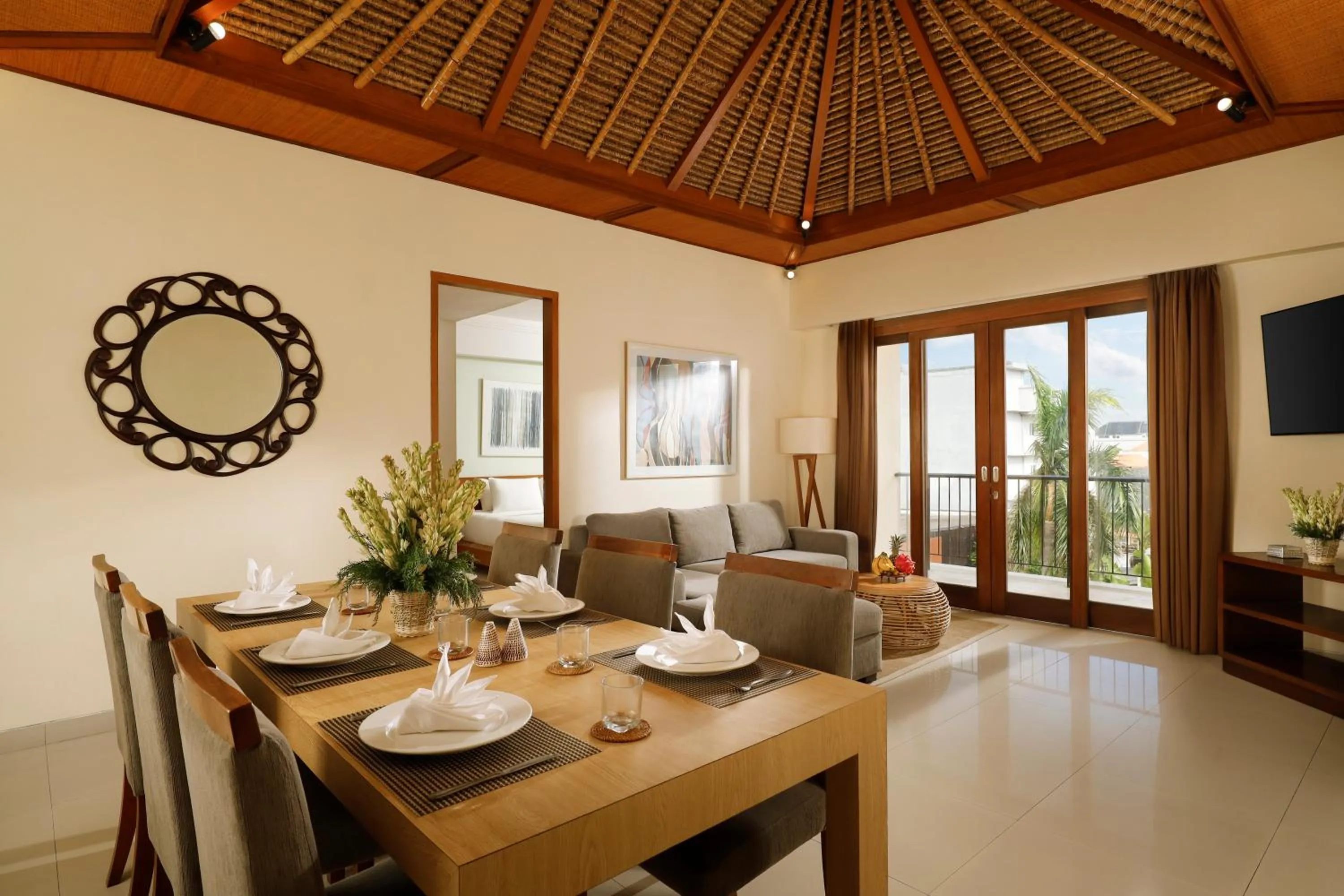 Dining area in Sara Residence by Nakula