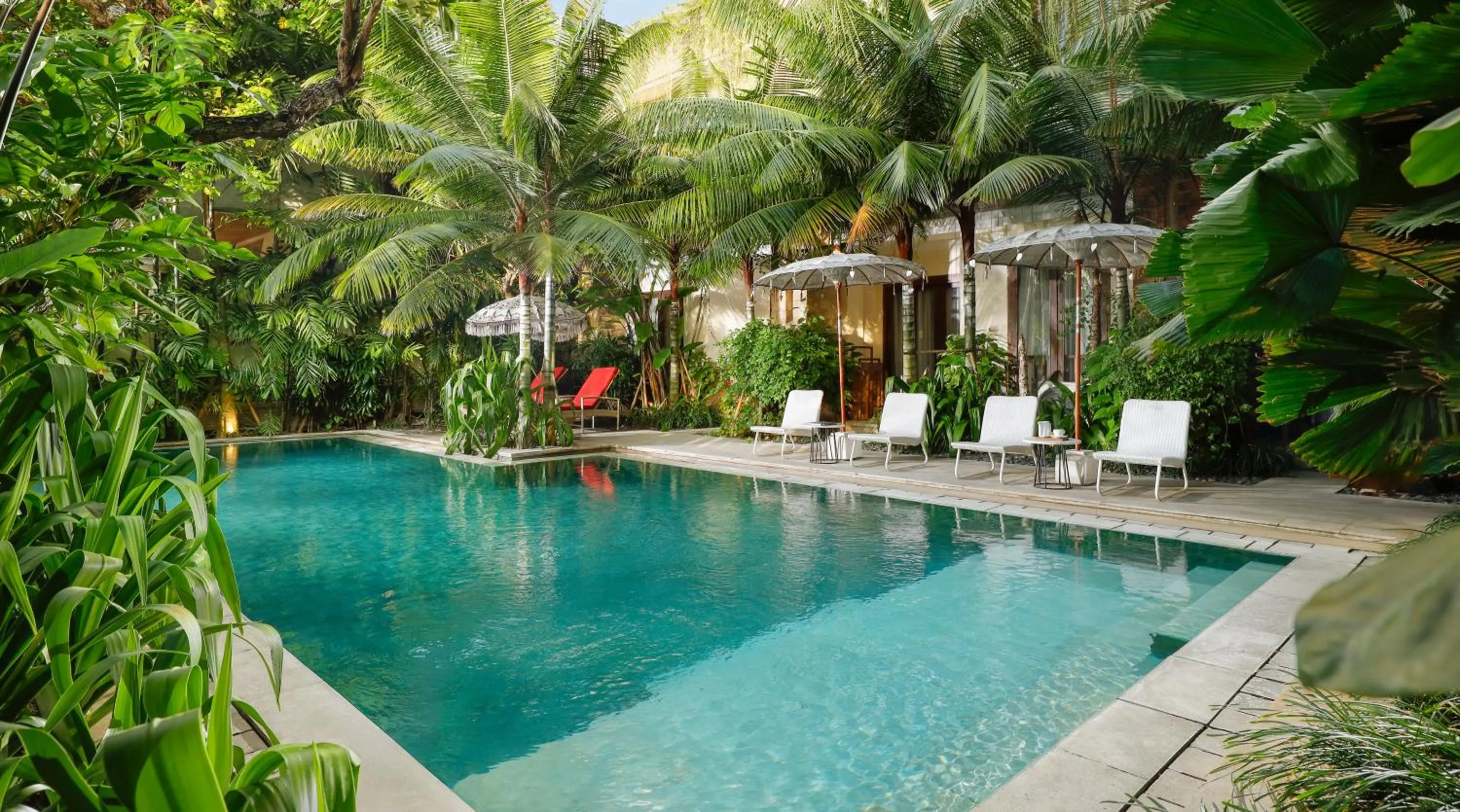 Swimming pool in Sara Residence by Nakula