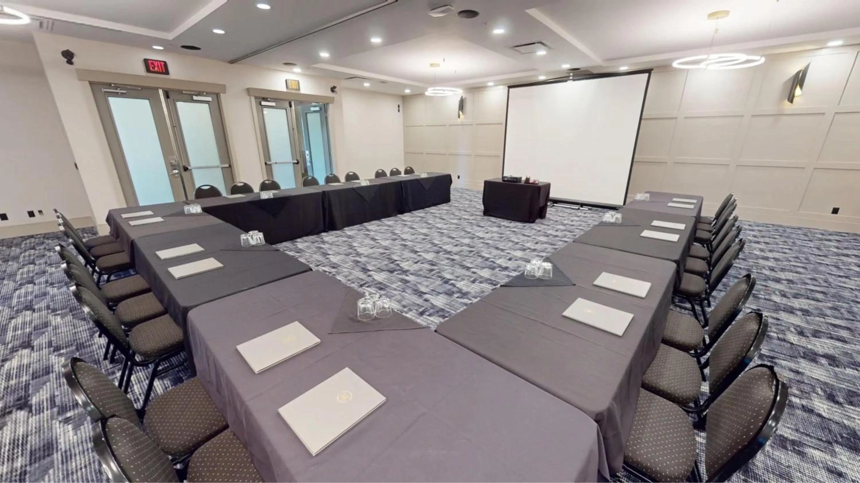 Meeting/conference room in Sandman Signature Calgary Airport Hotel
