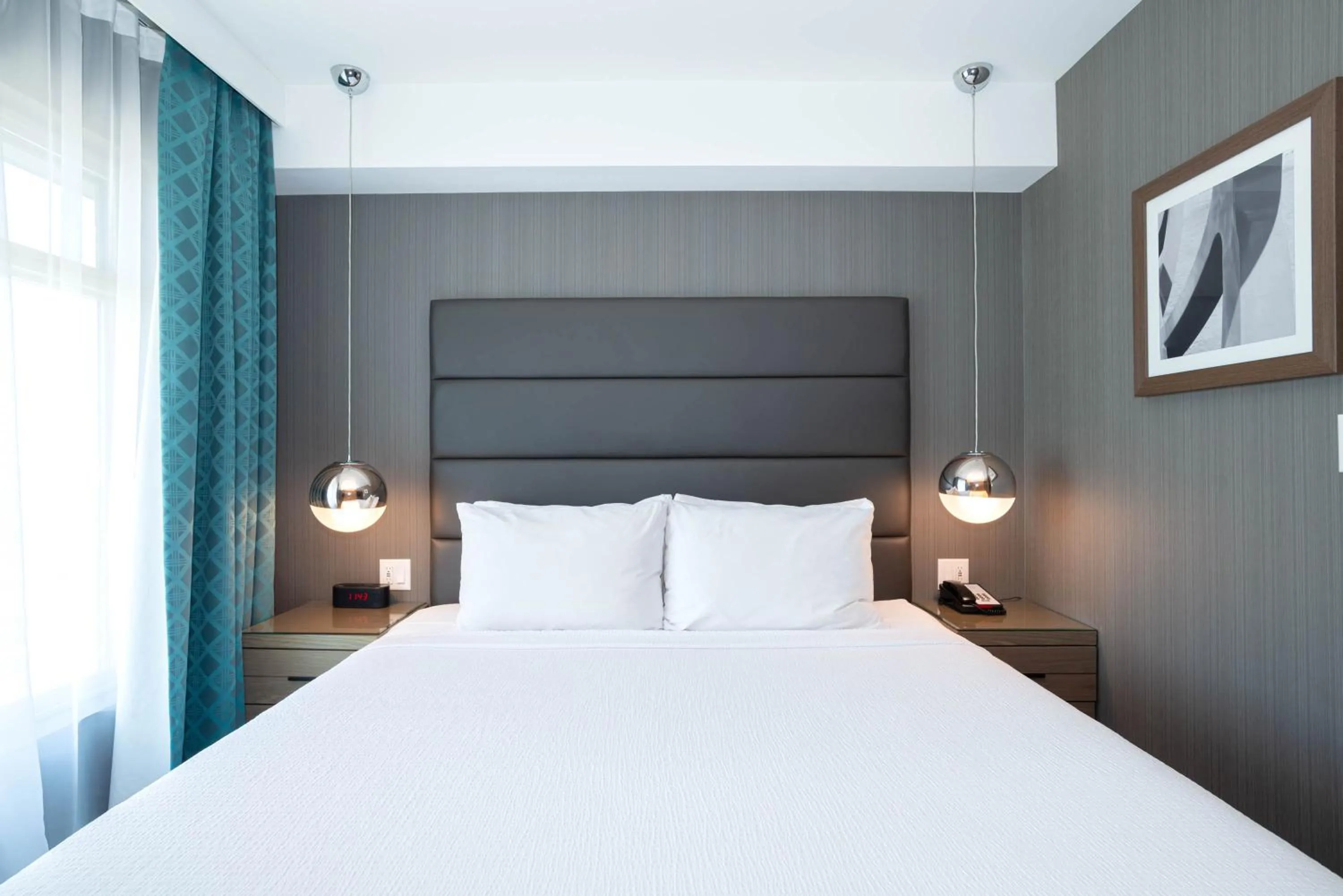 Photo of the whole room, Bed in Sandman Signature Calgary Airport Hotel