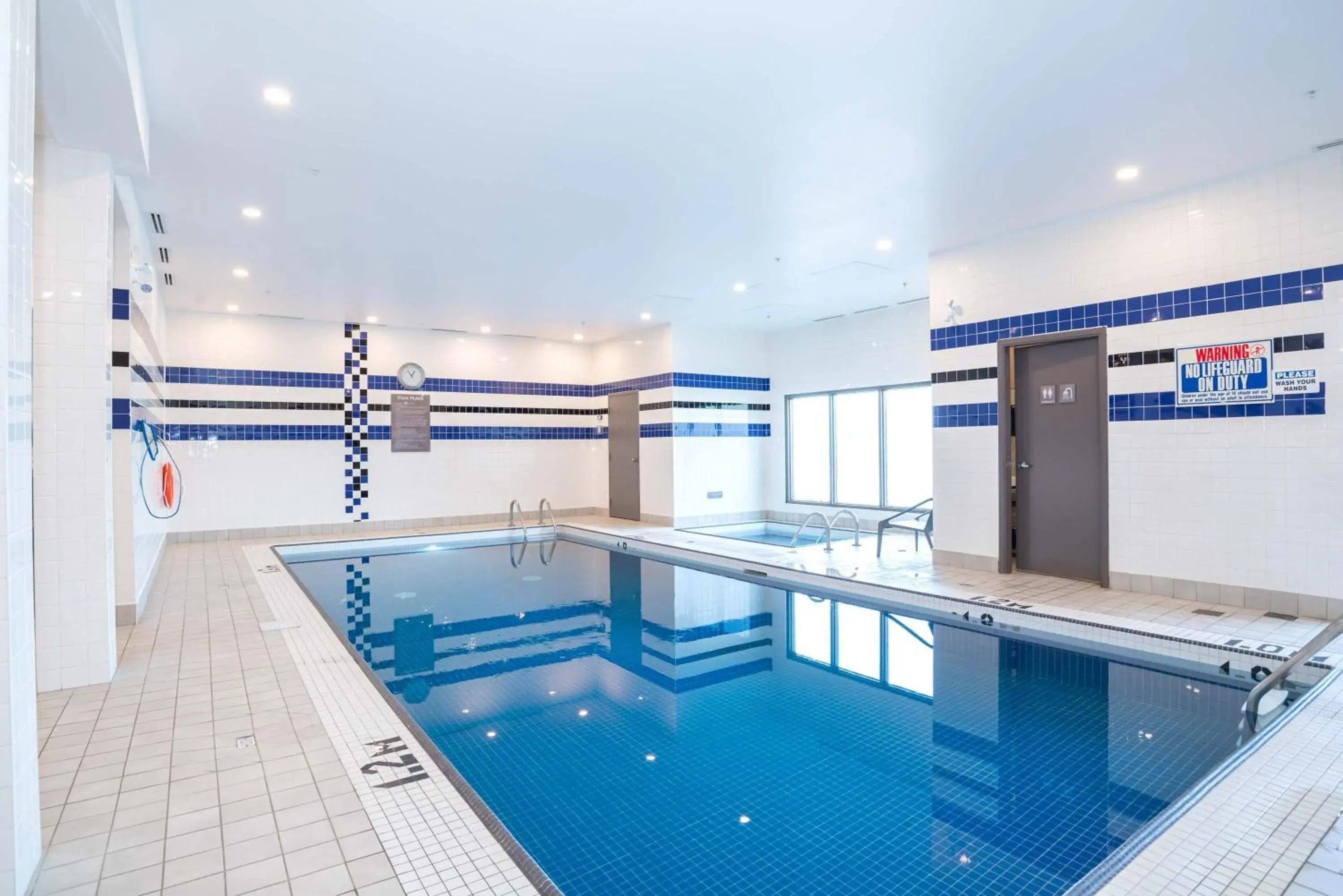 Swimming pool in Sandman Signature Calgary Airport Hotel Swimming pool in Sandman Signature Calgary Airport Hotel