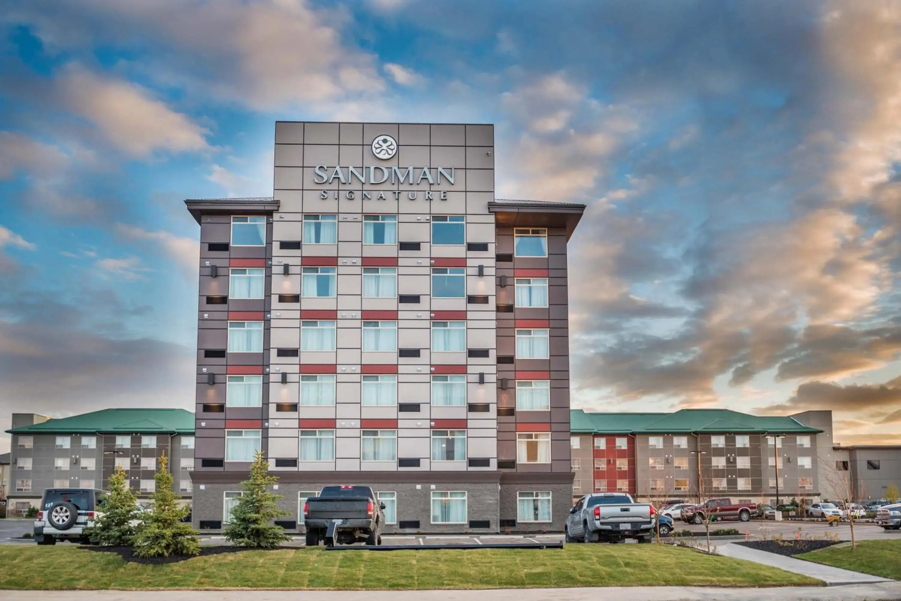 Property building in Sandman Signature Calgary Airport Hotel Property building in Sandman Signature Calgary Airport Hotel
