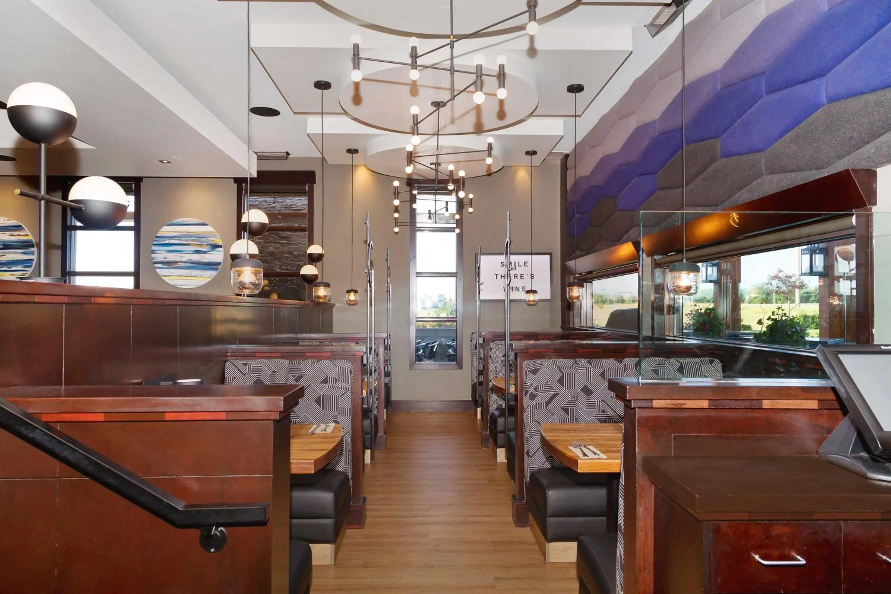 Restaurant/places to eat in Sandman Signature Calgary Airport Hotel