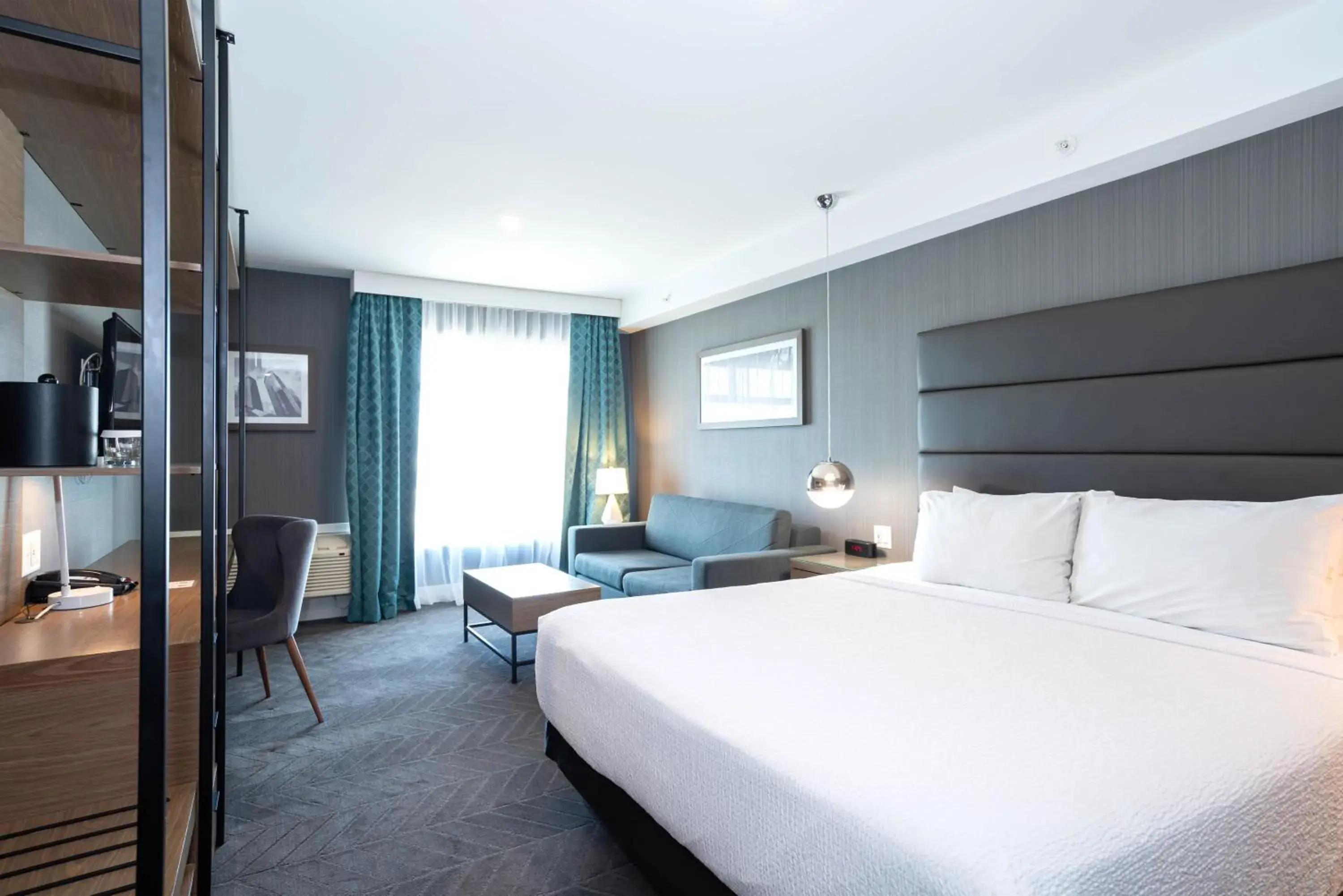 Photo of the whole room, Bed in Sandman Signature Calgary Airport Hotel Photo of the whole room, Bed in Sandman Signature Calgary Airport Hotel