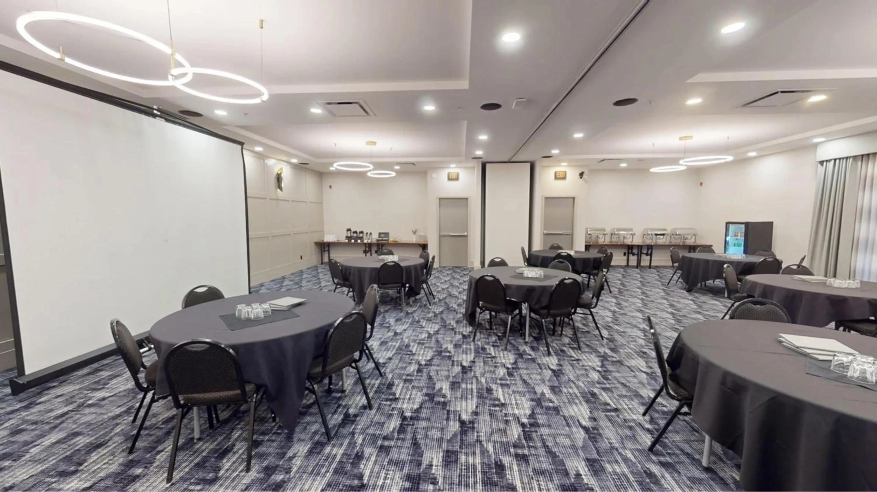 Meeting/conference room in Sandman Signature Calgary Airport Hotel