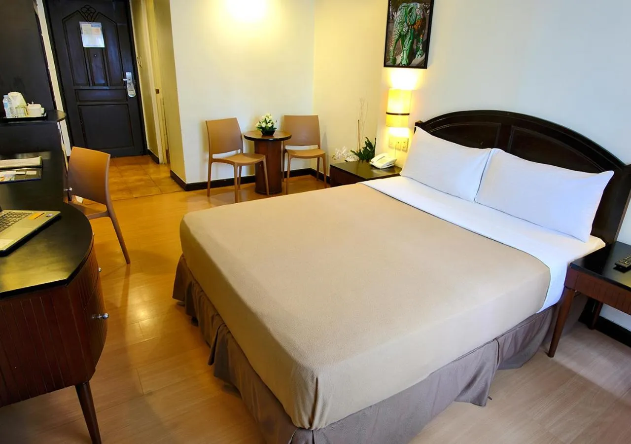 Bed in Fersal Hotel Neptune Makati