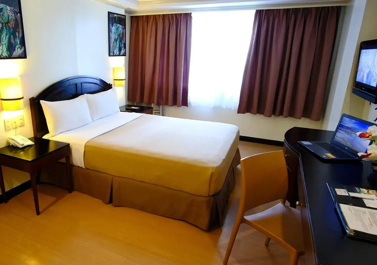 Bed in Fersal Hotel Neptune Makati Bed in Fersal Hotel Neptune Makati