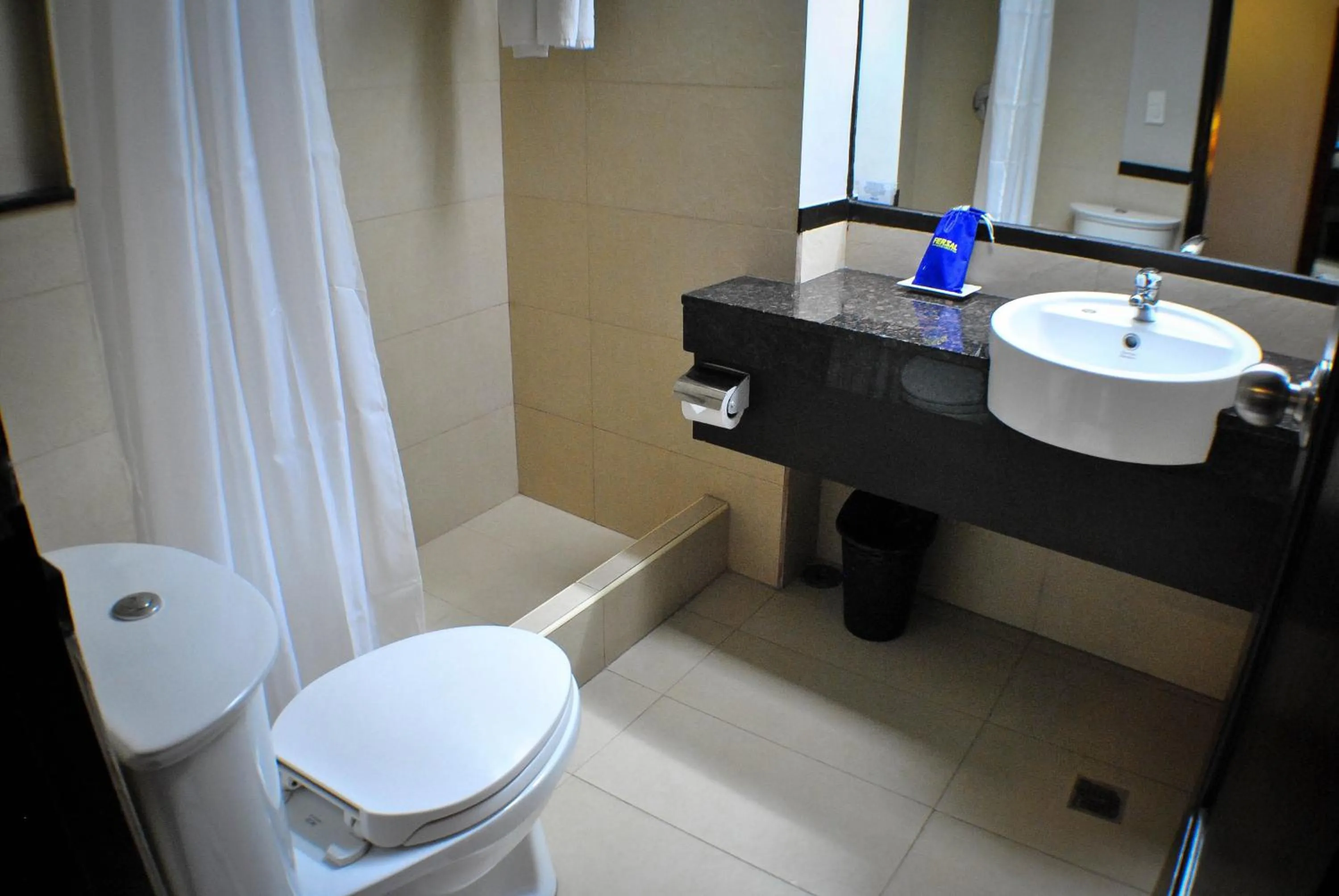 Toilet in Fersal Hotel Neptune Makati