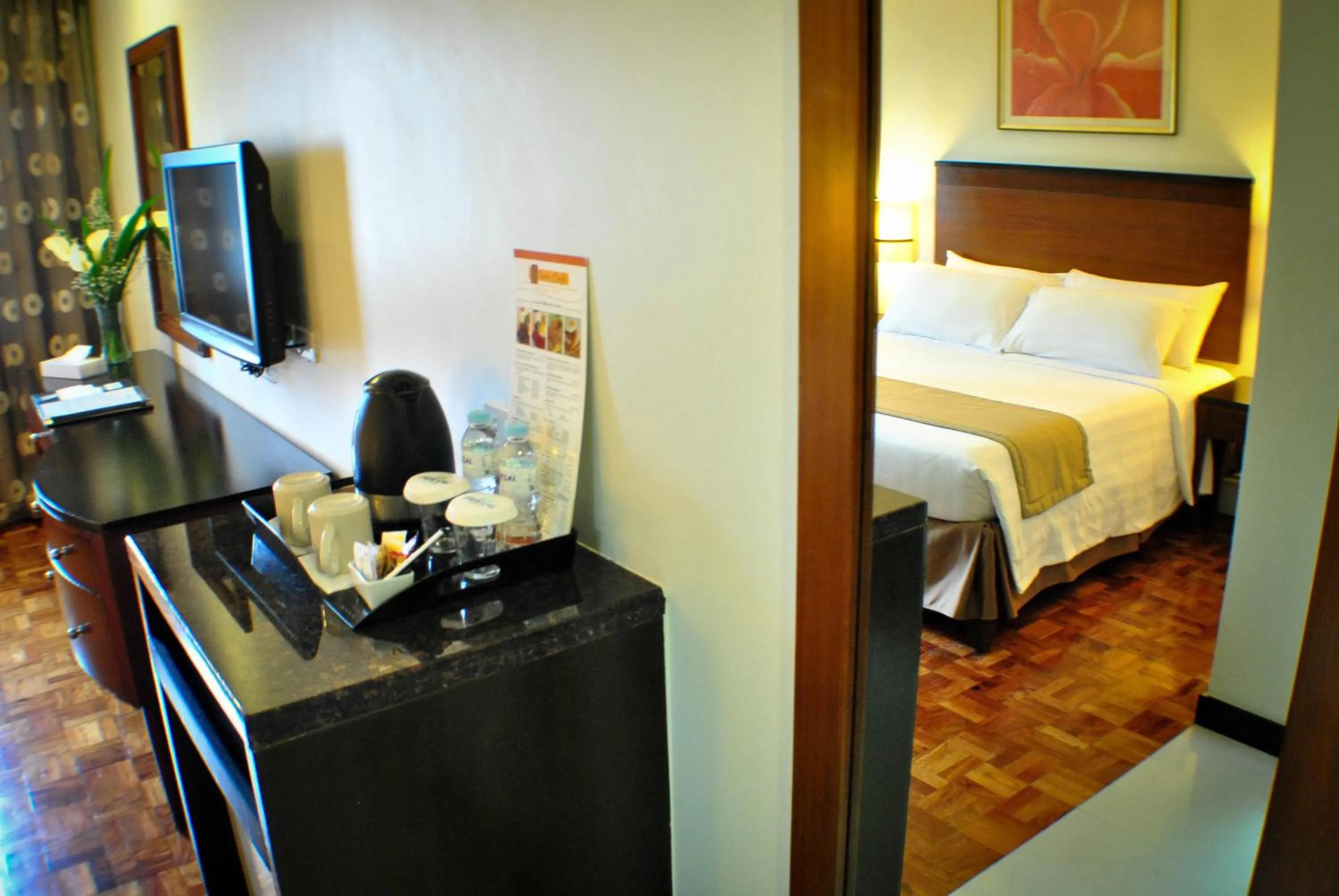 TV and multimedia, Bed in Fersal Hotel Neptune Makati