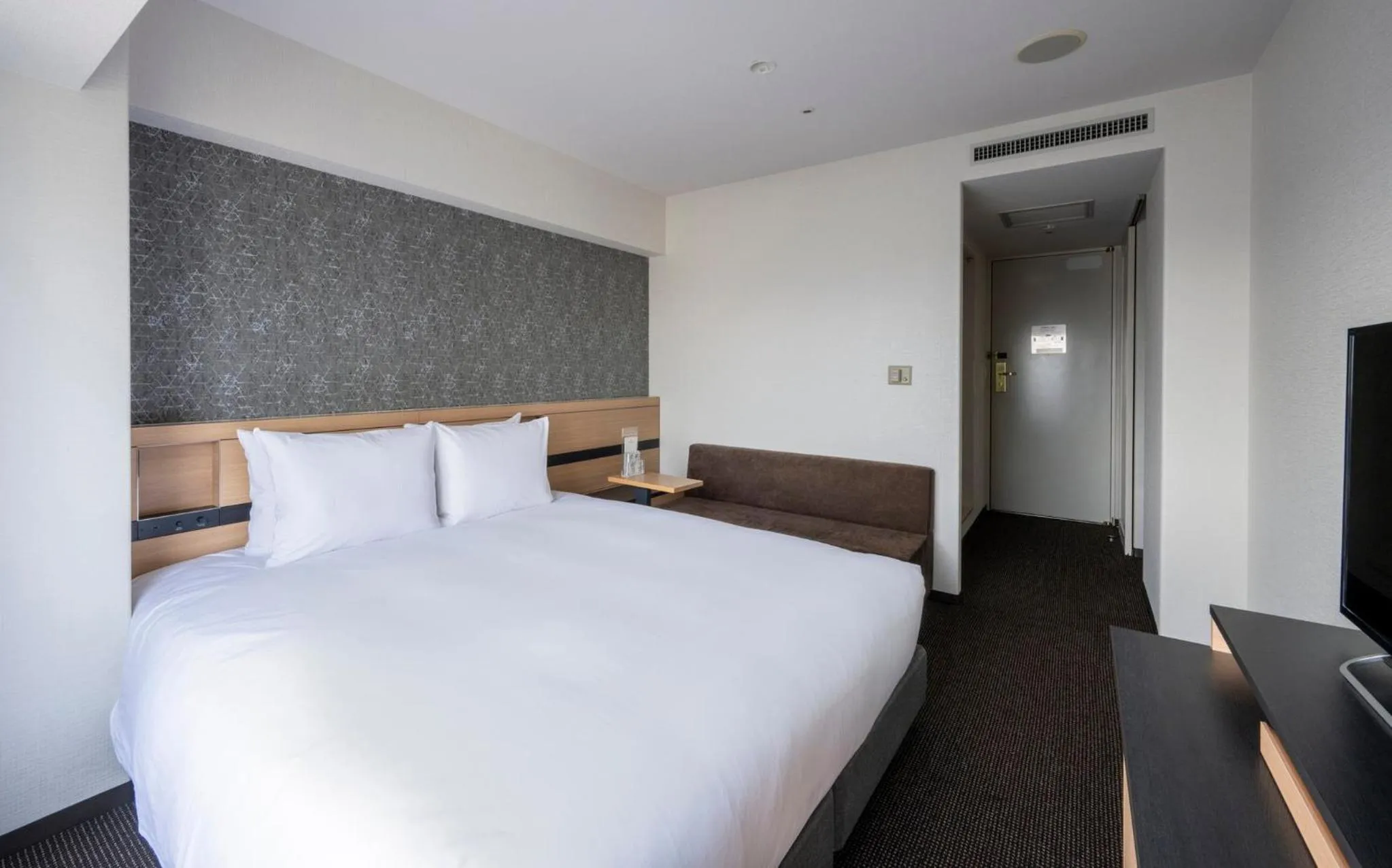 Photo of the whole room, Bed in ANA Crowne Plaza Sapporo by IHG