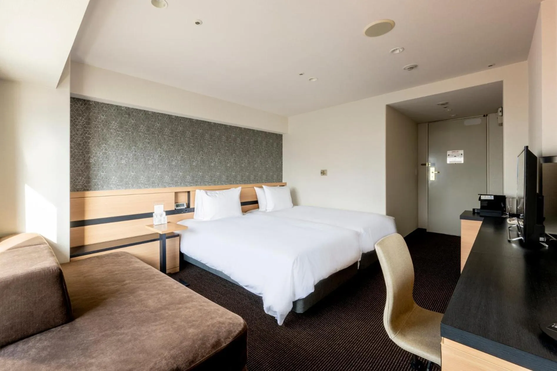 Photo of the whole room, Bed in ANA Crowne Plaza Sapporo by IHG