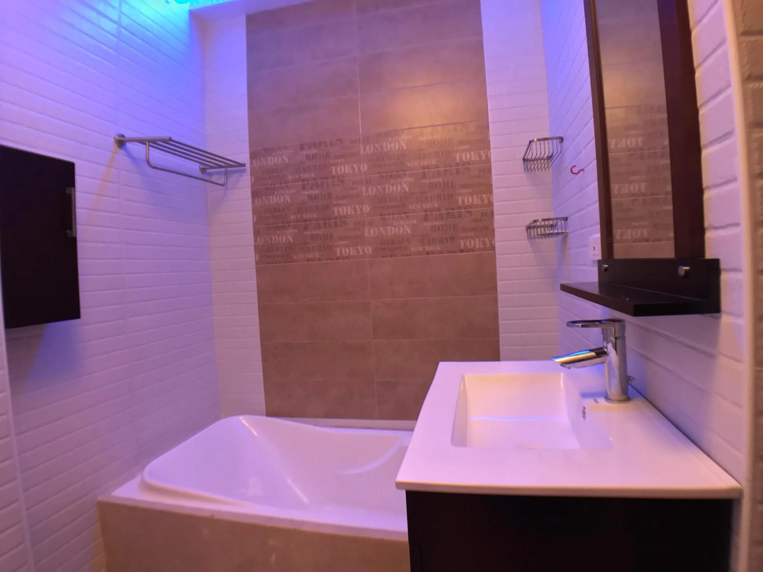 CLOCKWORKORANGE Luxury Suites