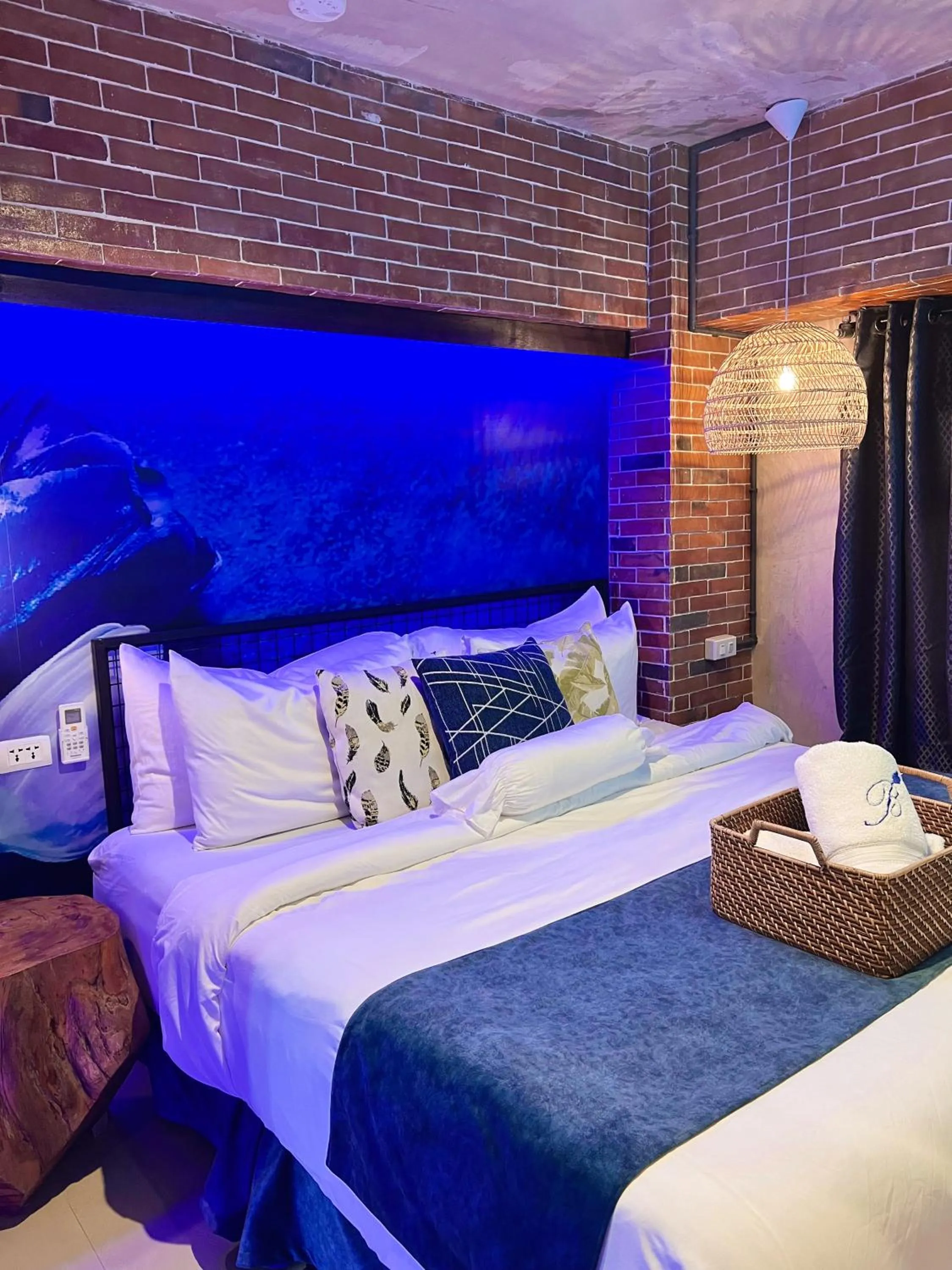 Bed in CLOCKWORKORANGE Luxury Suites