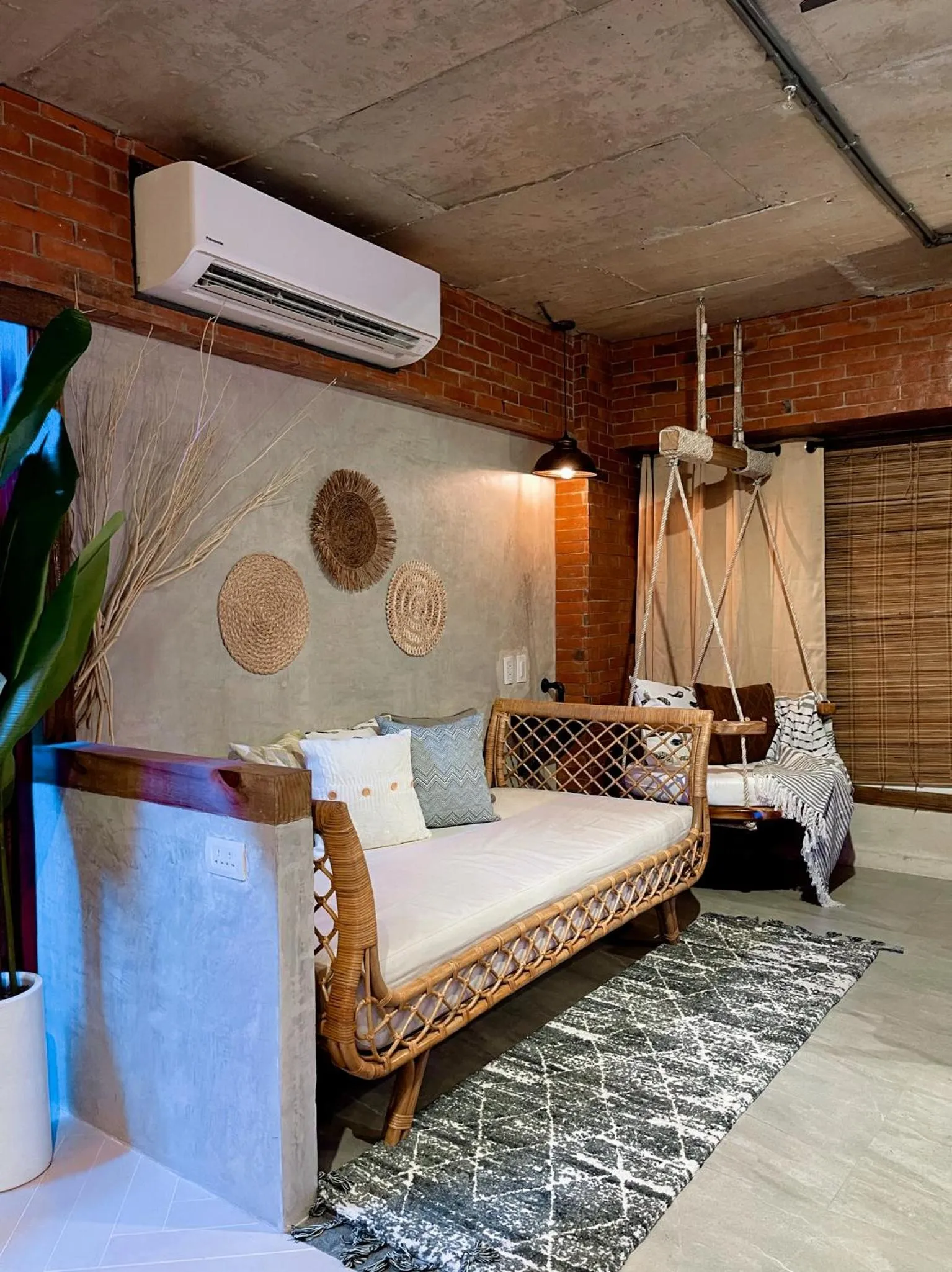 Bed in CLOCKWORKORANGE Luxury Suites