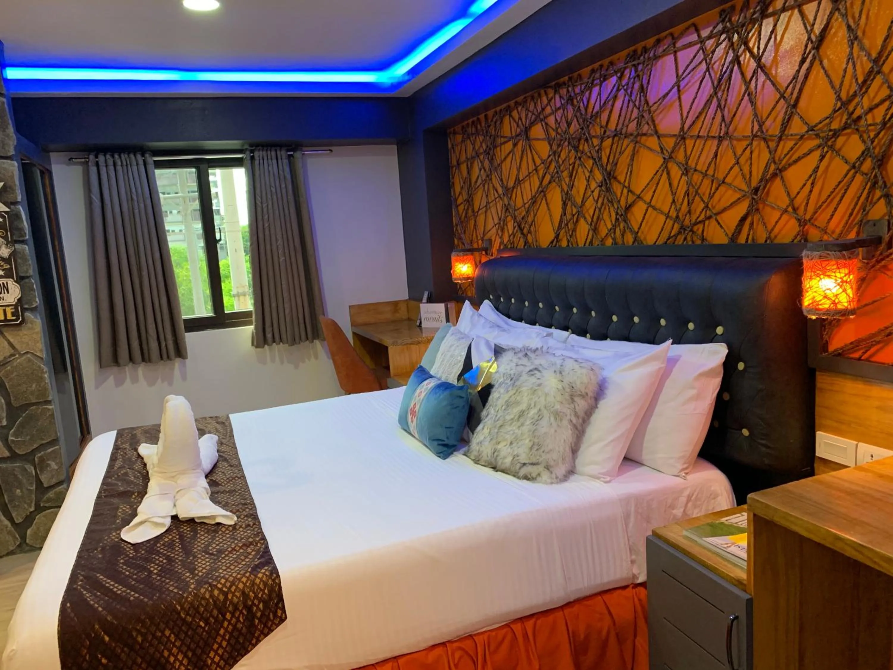 Bed in CLOCKWORKORANGE Luxury Suites