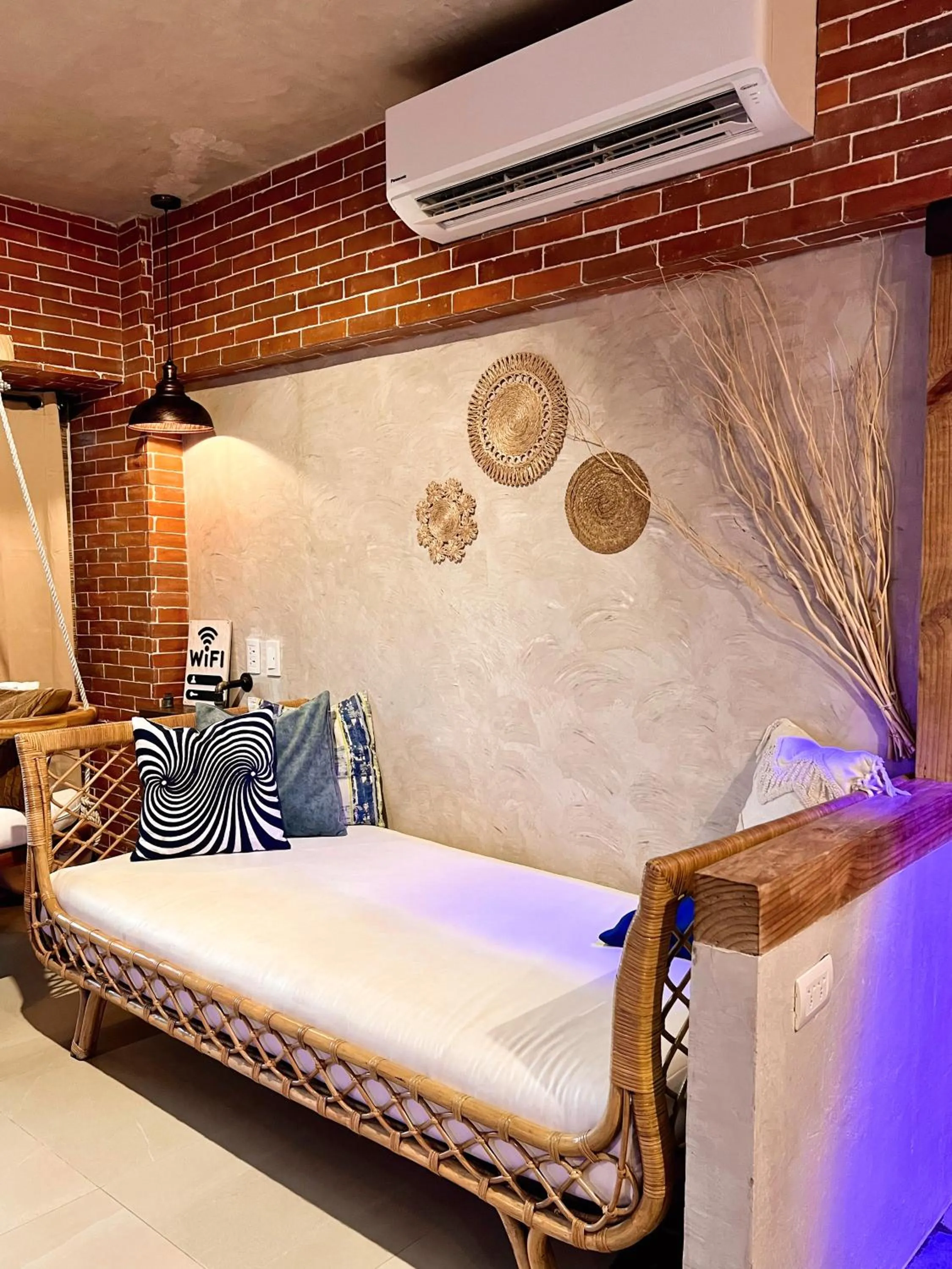 Bed in CLOCKWORKORANGE Luxury Suites