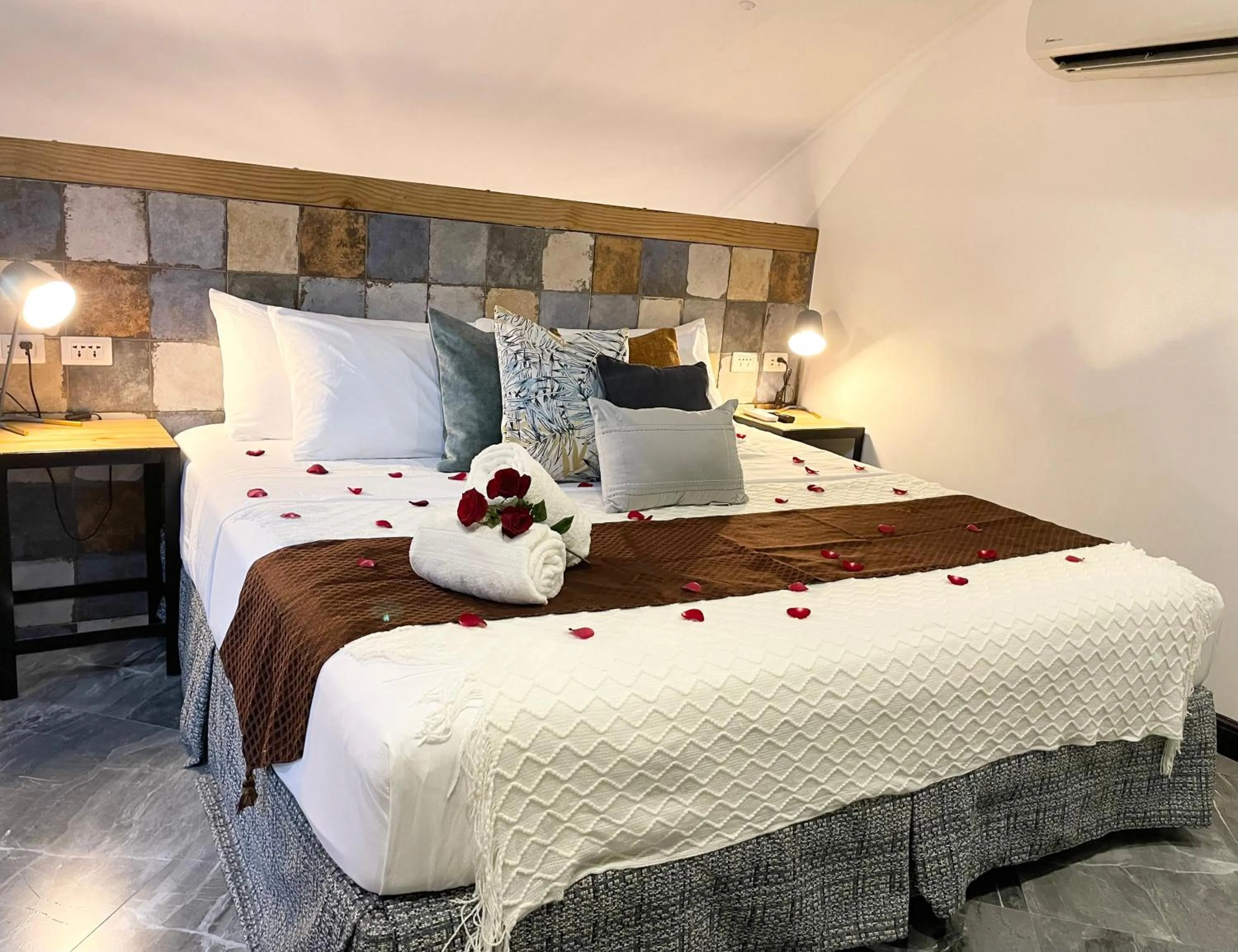 Bed in CLOCKWORKORANGE Luxury Suites