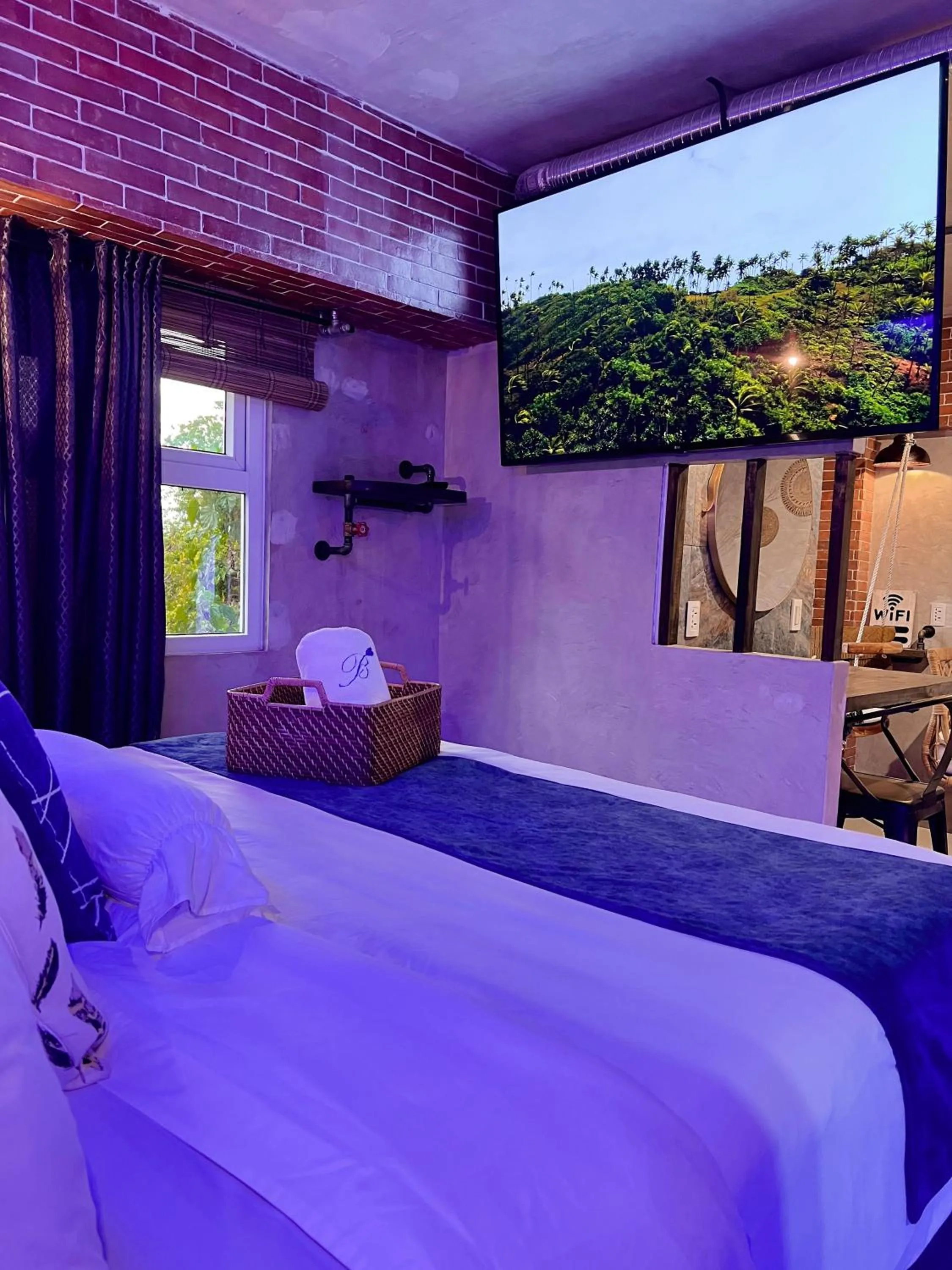 Bed in CLOCKWORKORANGE Luxury Suites