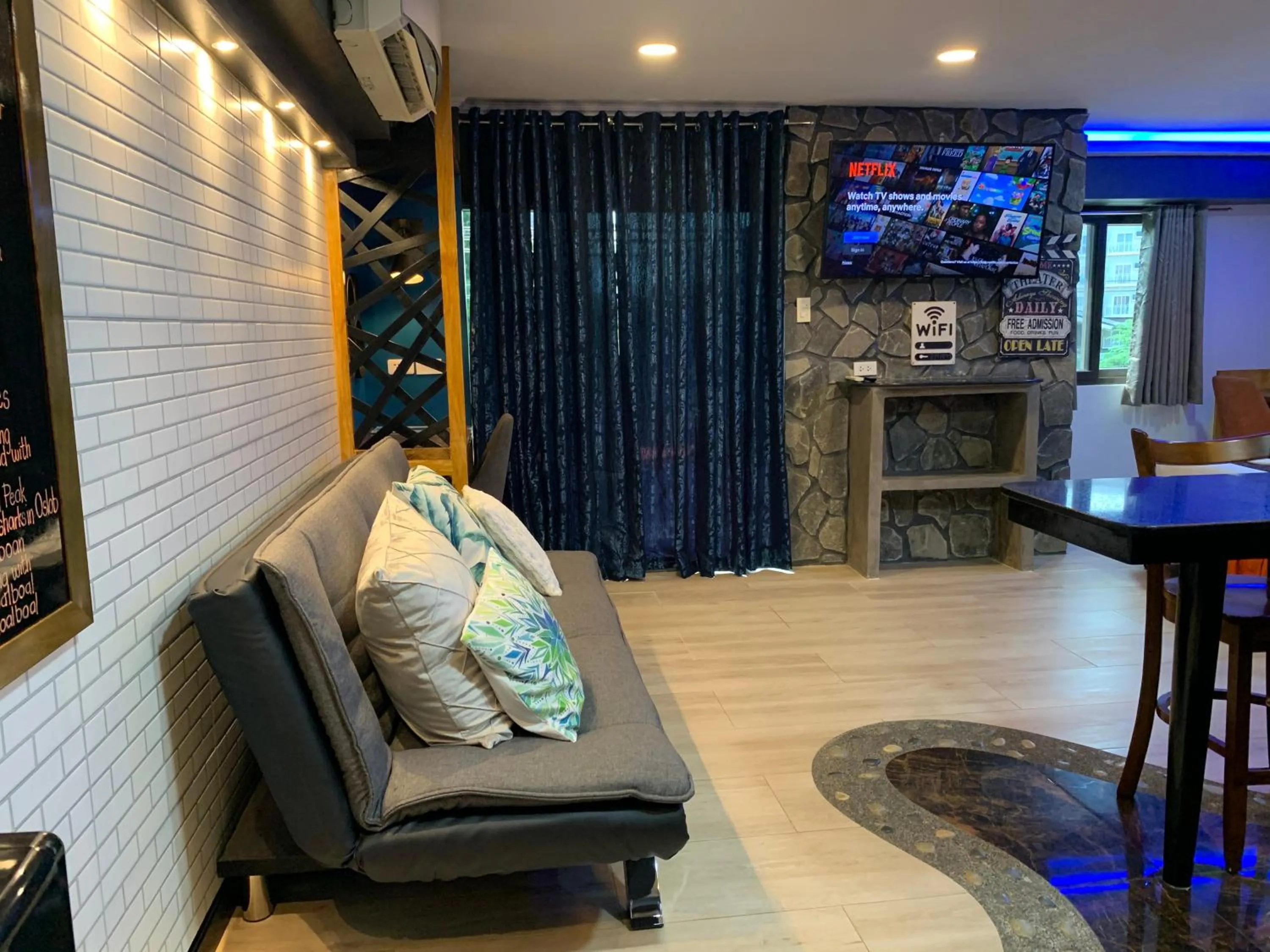 CLOCKWORKORANGE Luxury Suites