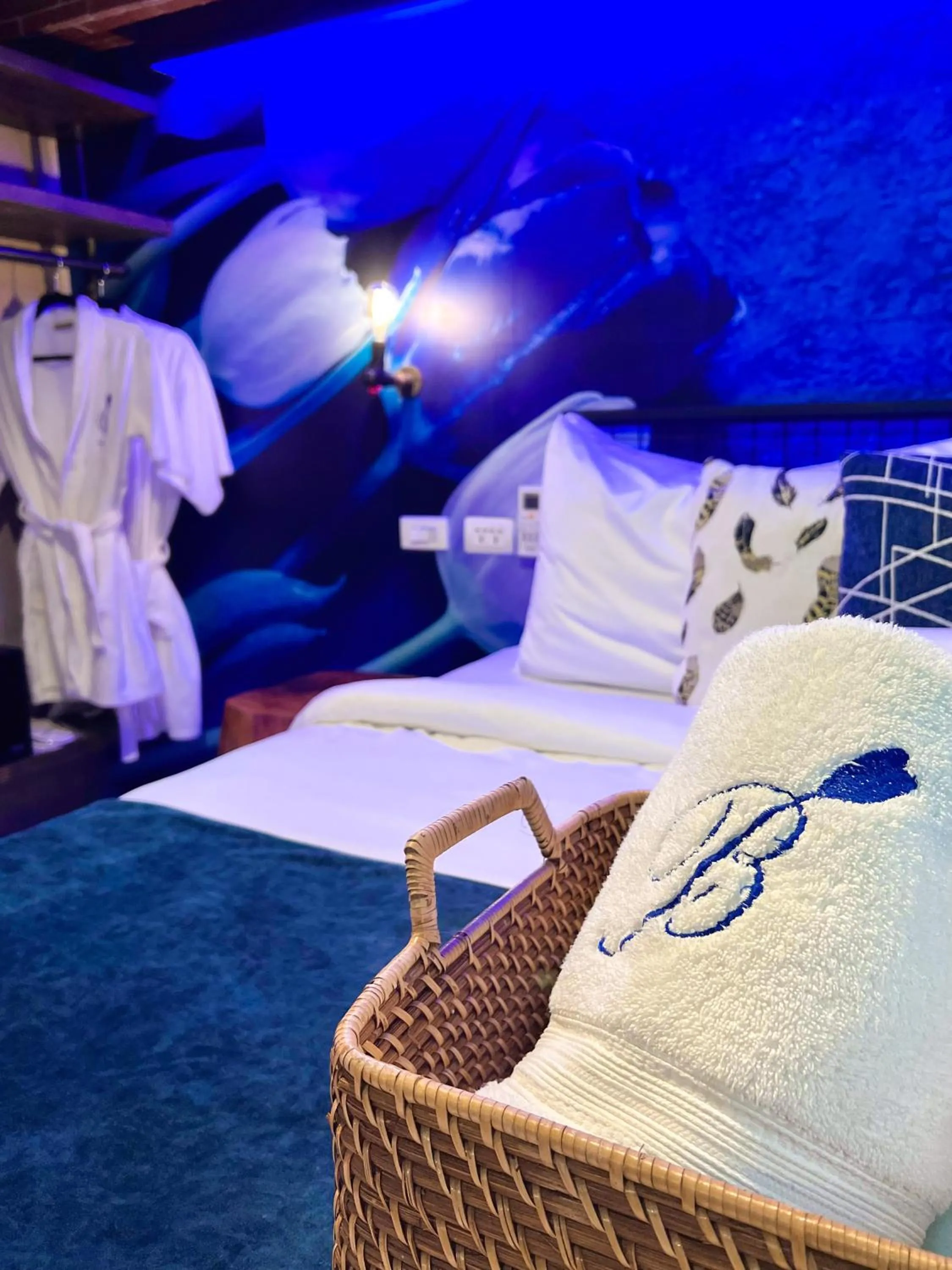 Bed in CLOCKWORKORANGE Luxury Suites