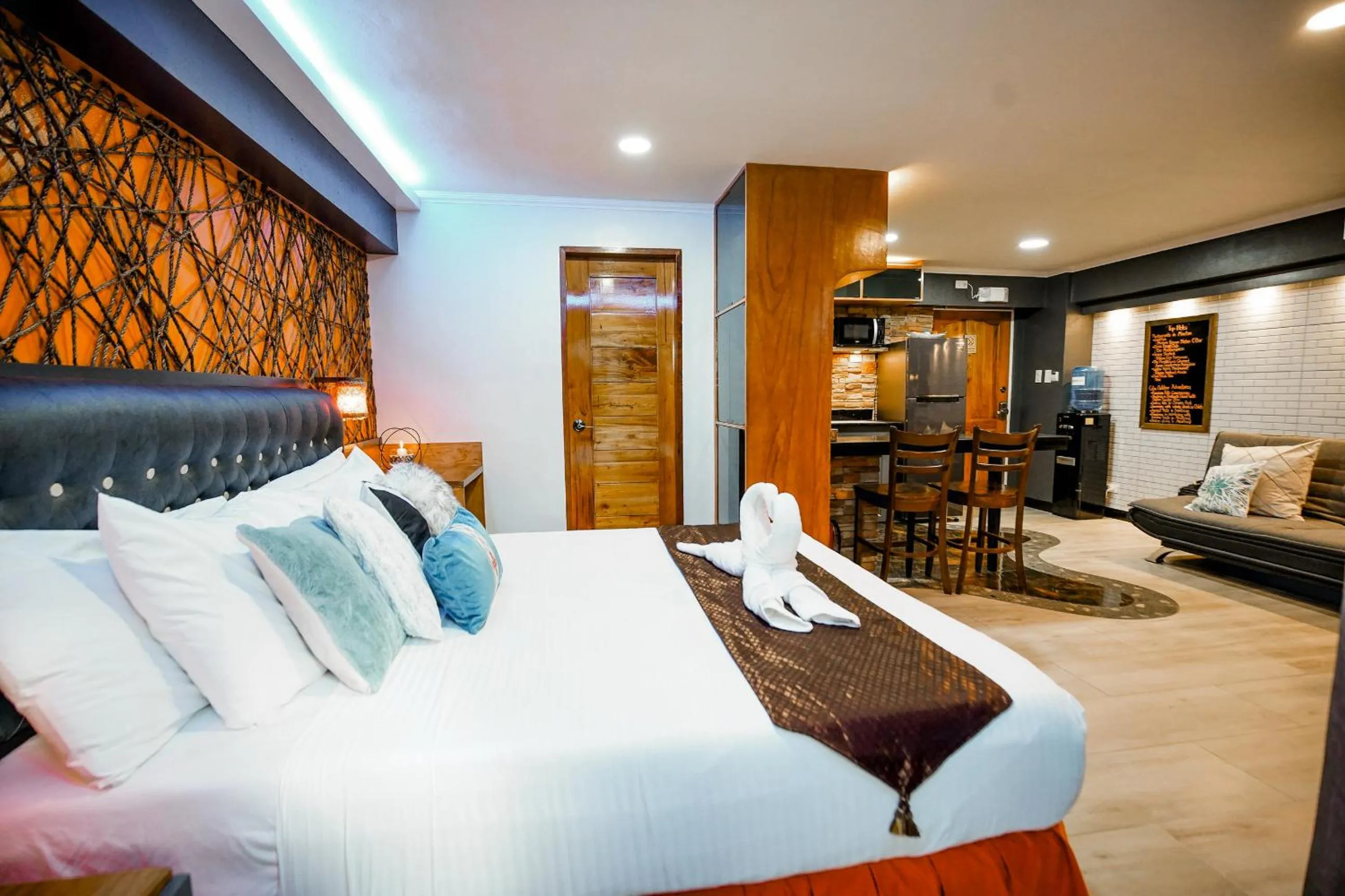 Bed in CLOCKWORKORANGE Luxury Suites