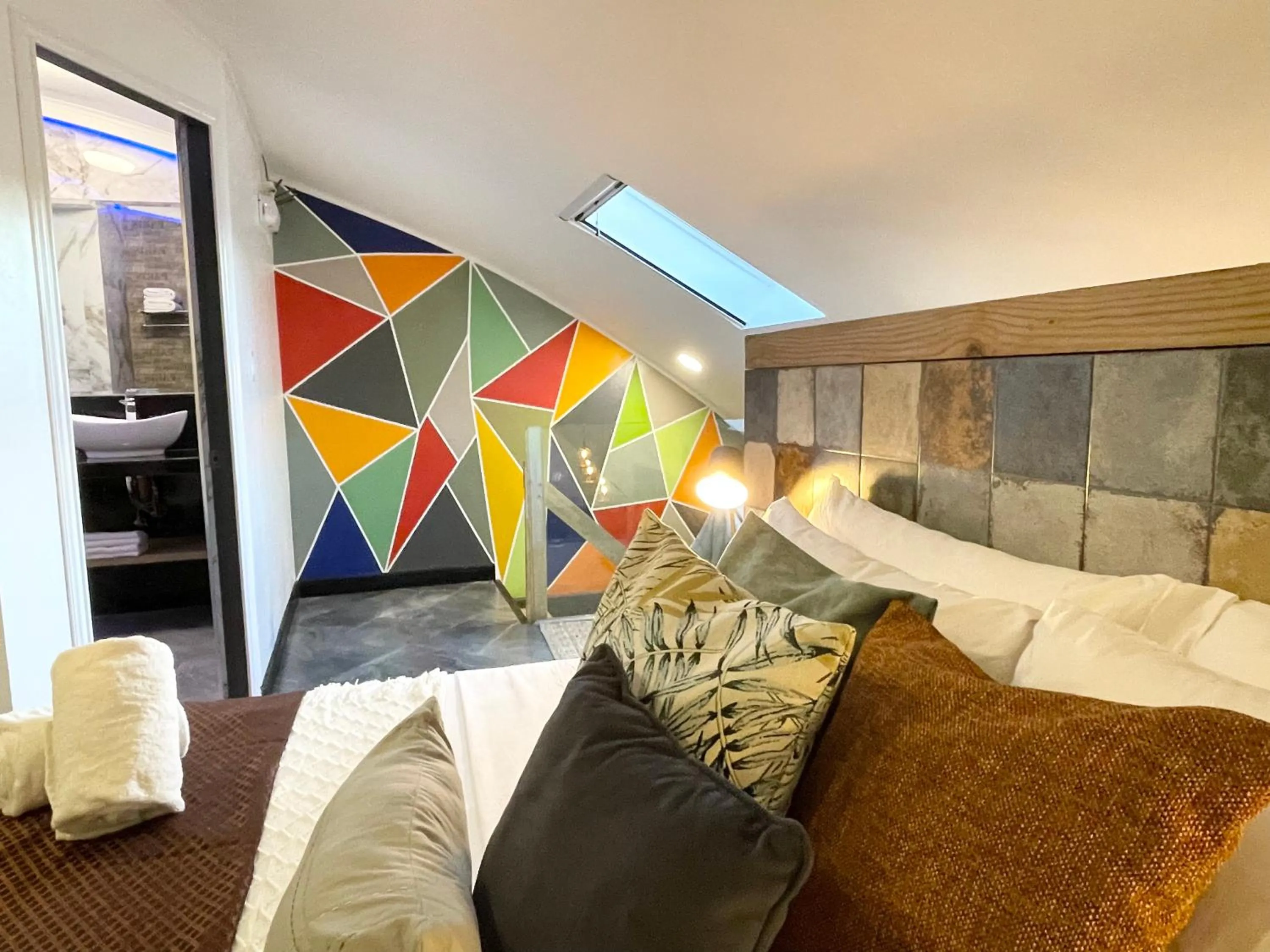 Bedroom in CLOCKWORKORANGE Luxury Suites