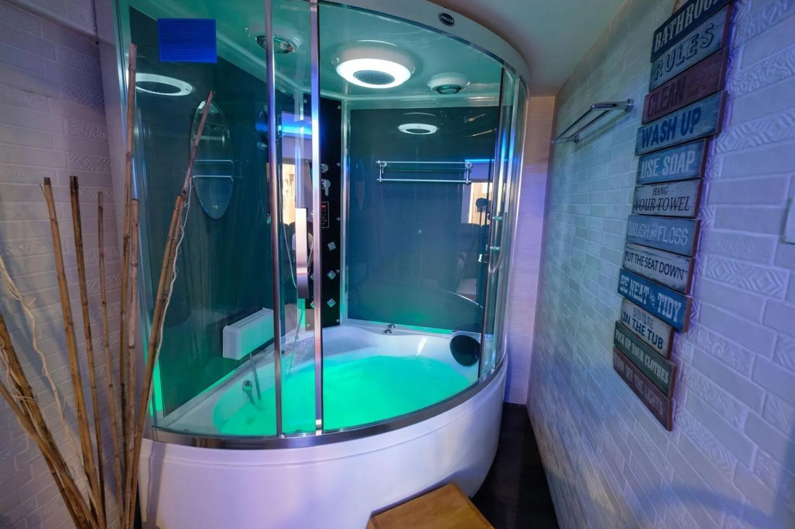 Bathroom in CLOCKWORKORANGE Luxury Suites