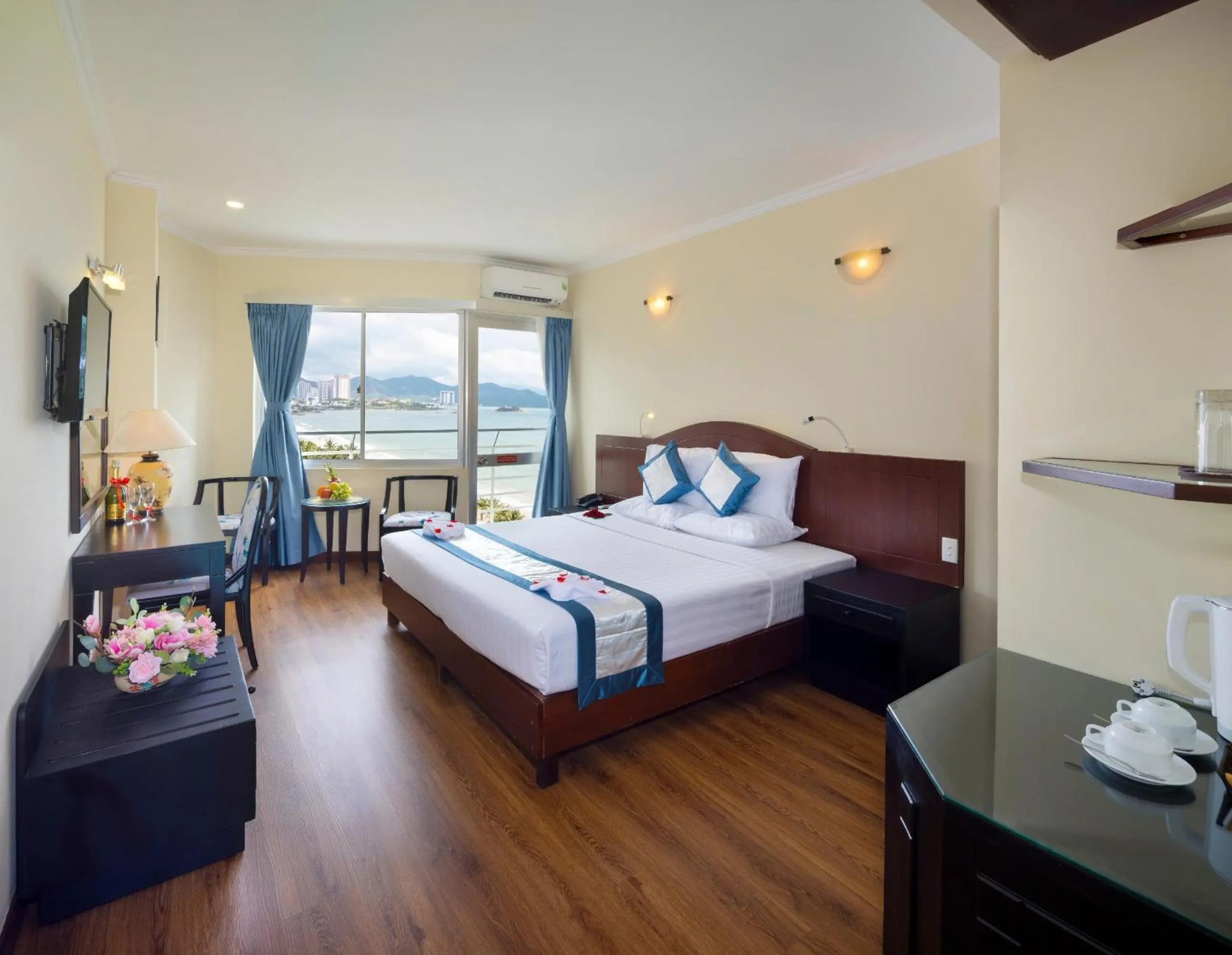 Property building, Bed in Nha Trang Lodge Hotel